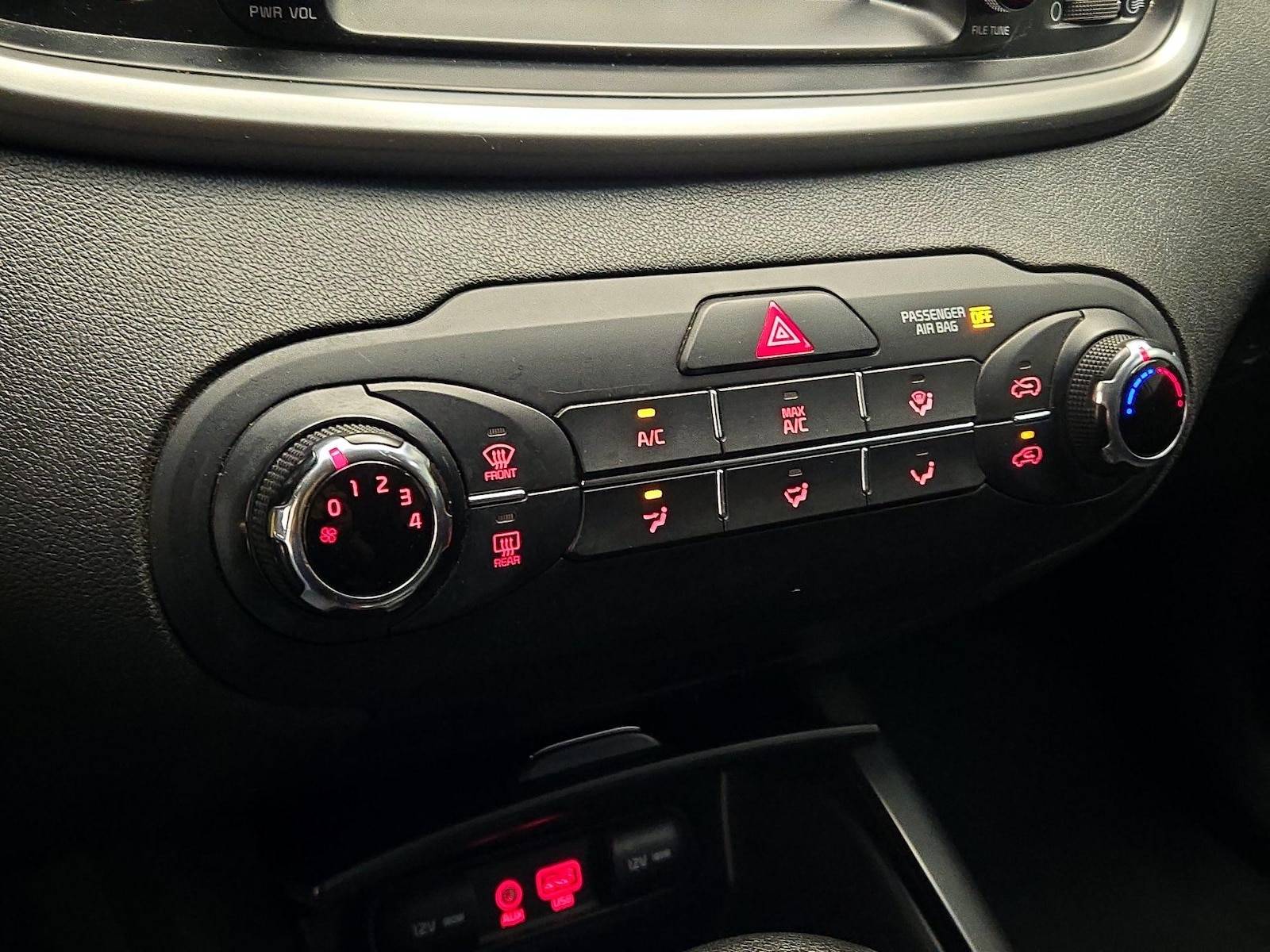 2020 Kia Sorento LX - Photo 17