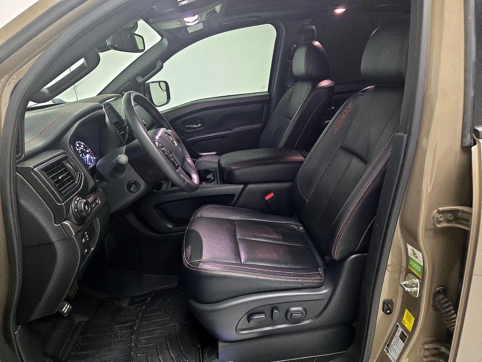 2021 Nissan Titan PRO-4X - Photo 12