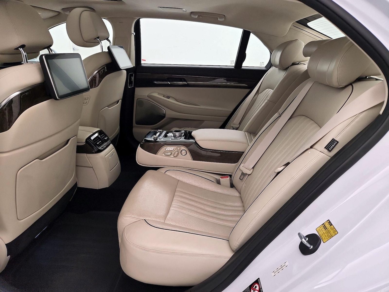 Rear A/C Seat(s)
