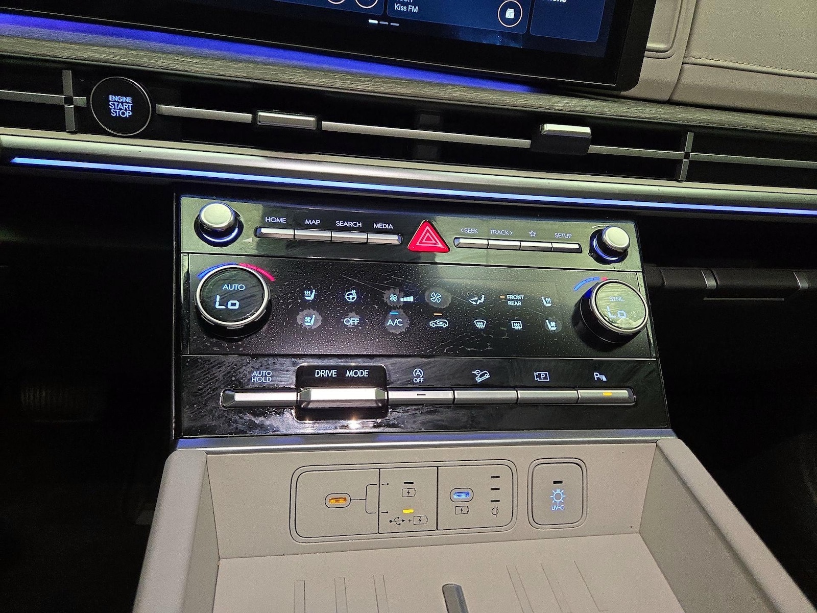 2025 Hyundai Santa Fe Limited - Photo 18