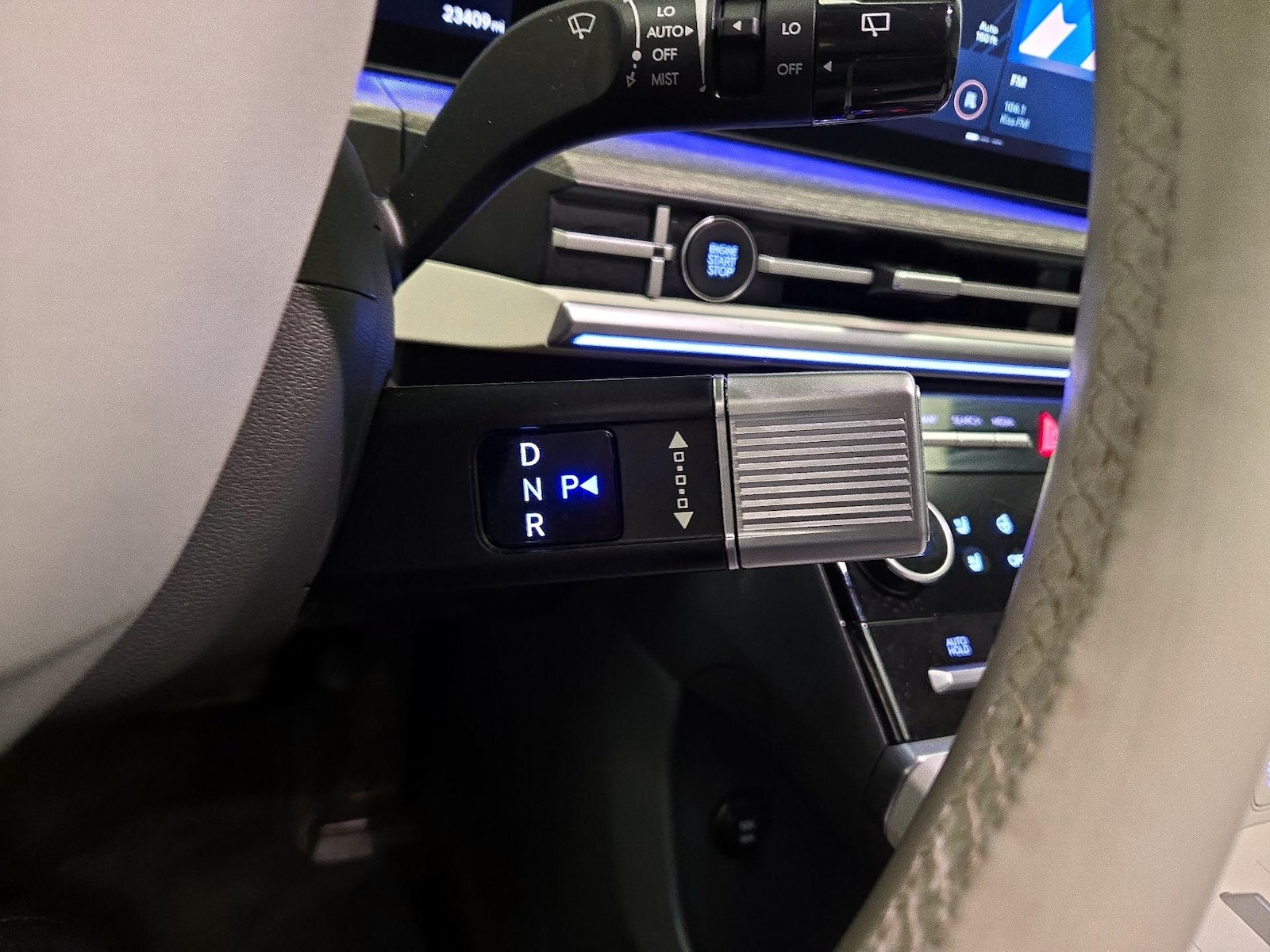 2025 Hyundai Santa Fe Limited - Photo 19