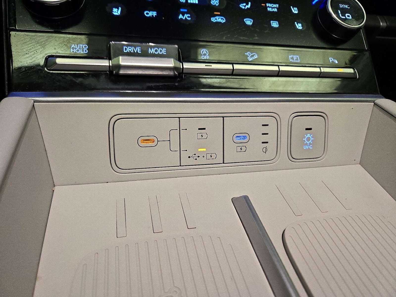 2025 Hyundai Santa Fe Limited - Photo 20