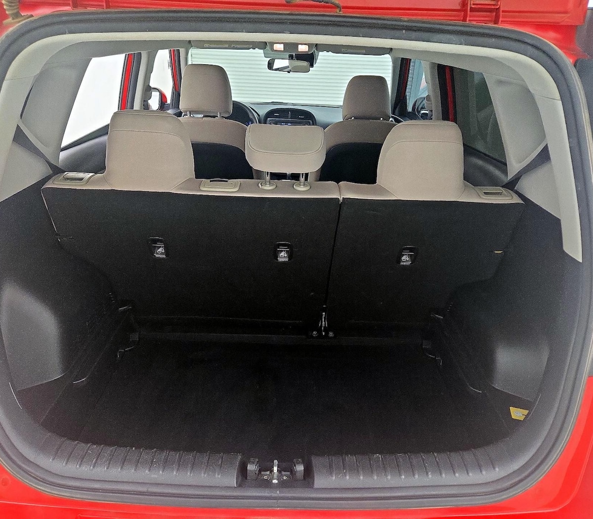 Trunk/Cargo (Seats Up)