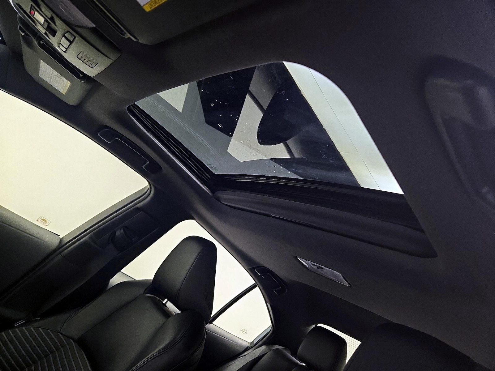 Sunroof(s) & Overhead Airbags
