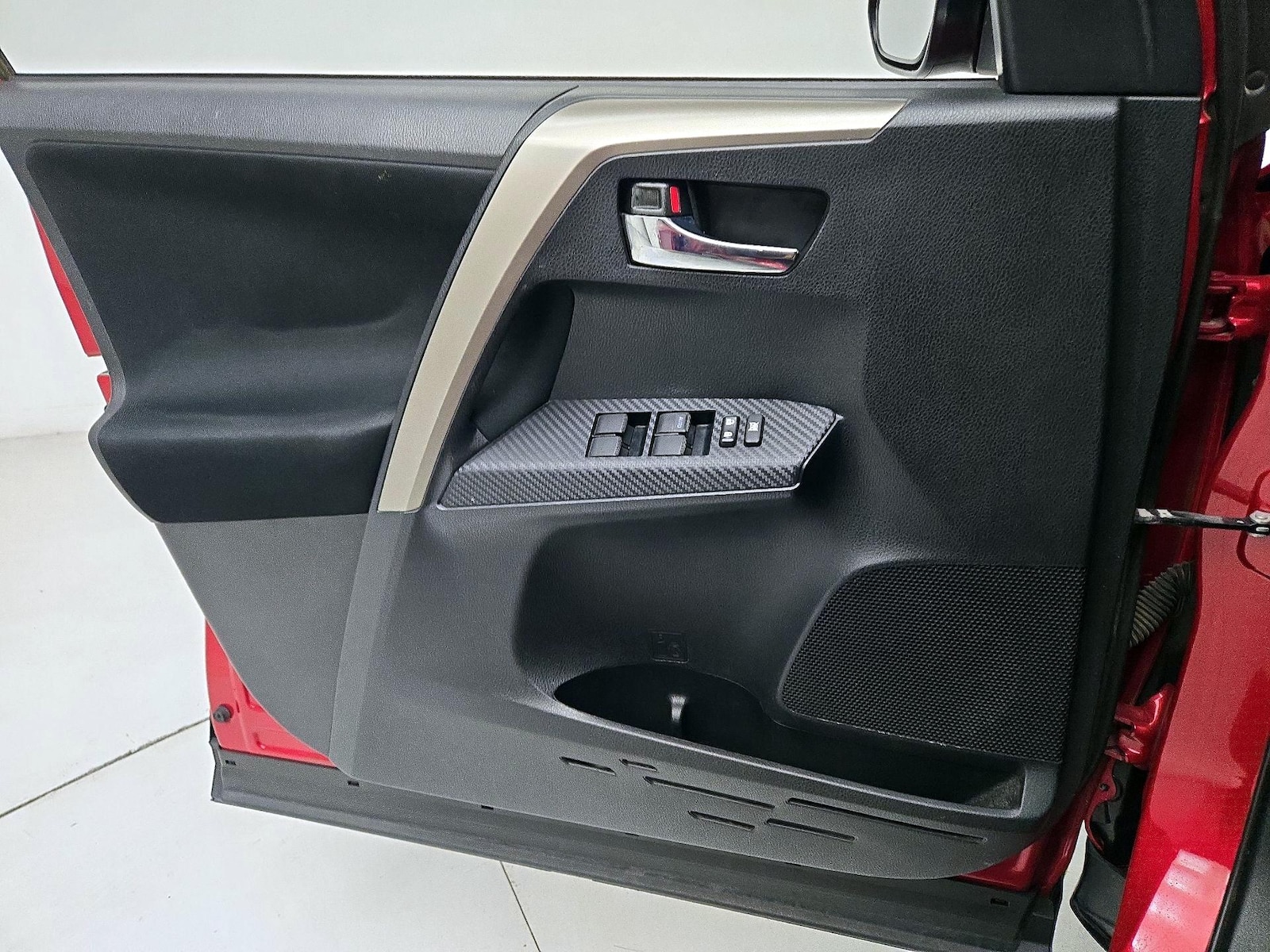 2015 Toyota RAV4 XLE - Photo 13