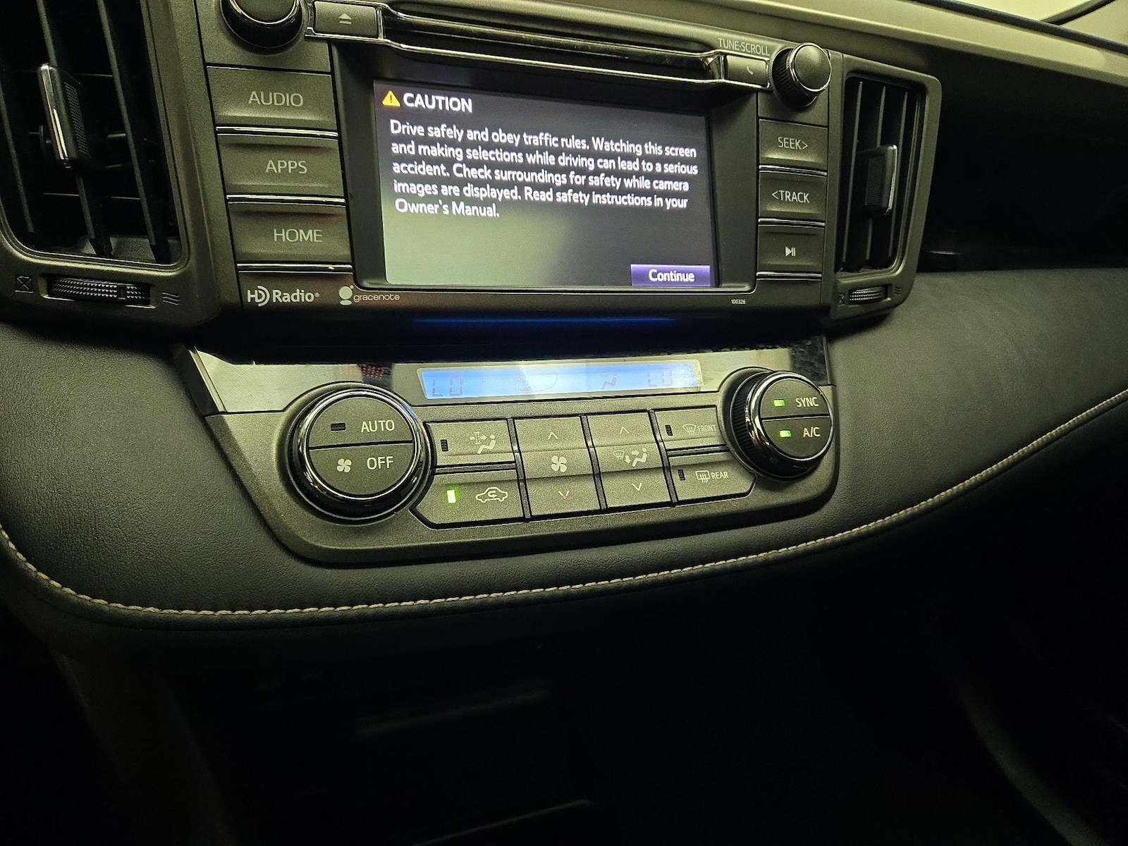 2015 Toyota RAV4 XLE - Photo 17