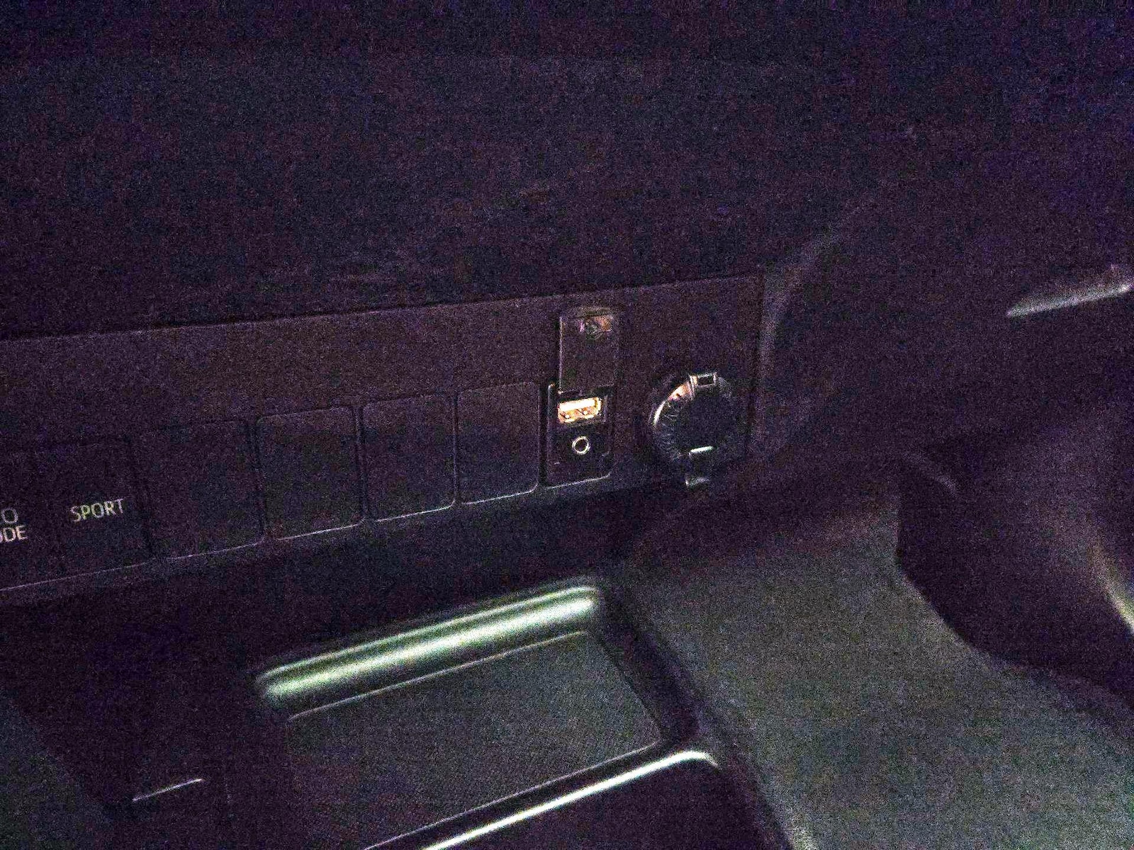 2015 Toyota RAV4 XLE - Photo 19