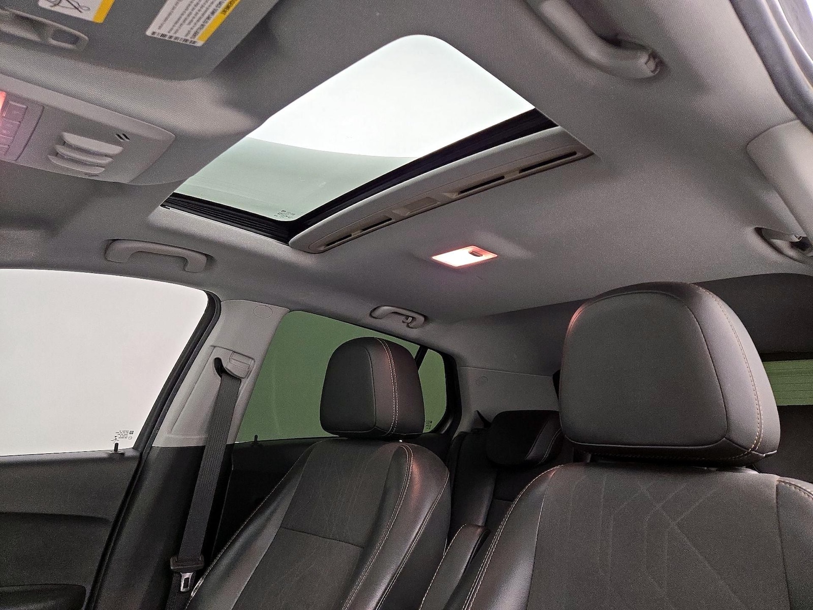 Sunroof(s) & Overhead Airbags