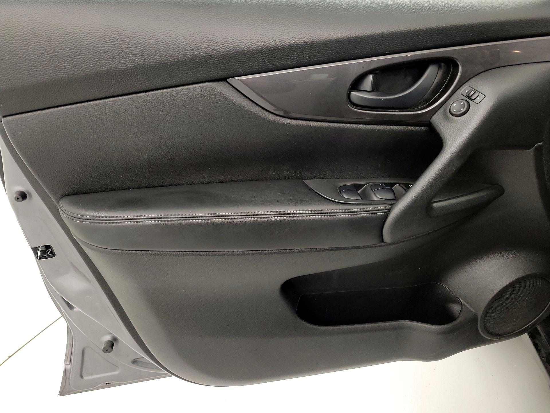 Thumbnail: 2020 Nissan Rogue - 12