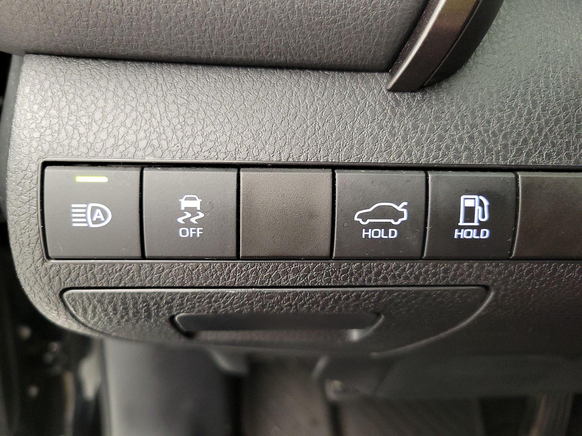 Thumbnail: 2022 Toyota Camry - 13