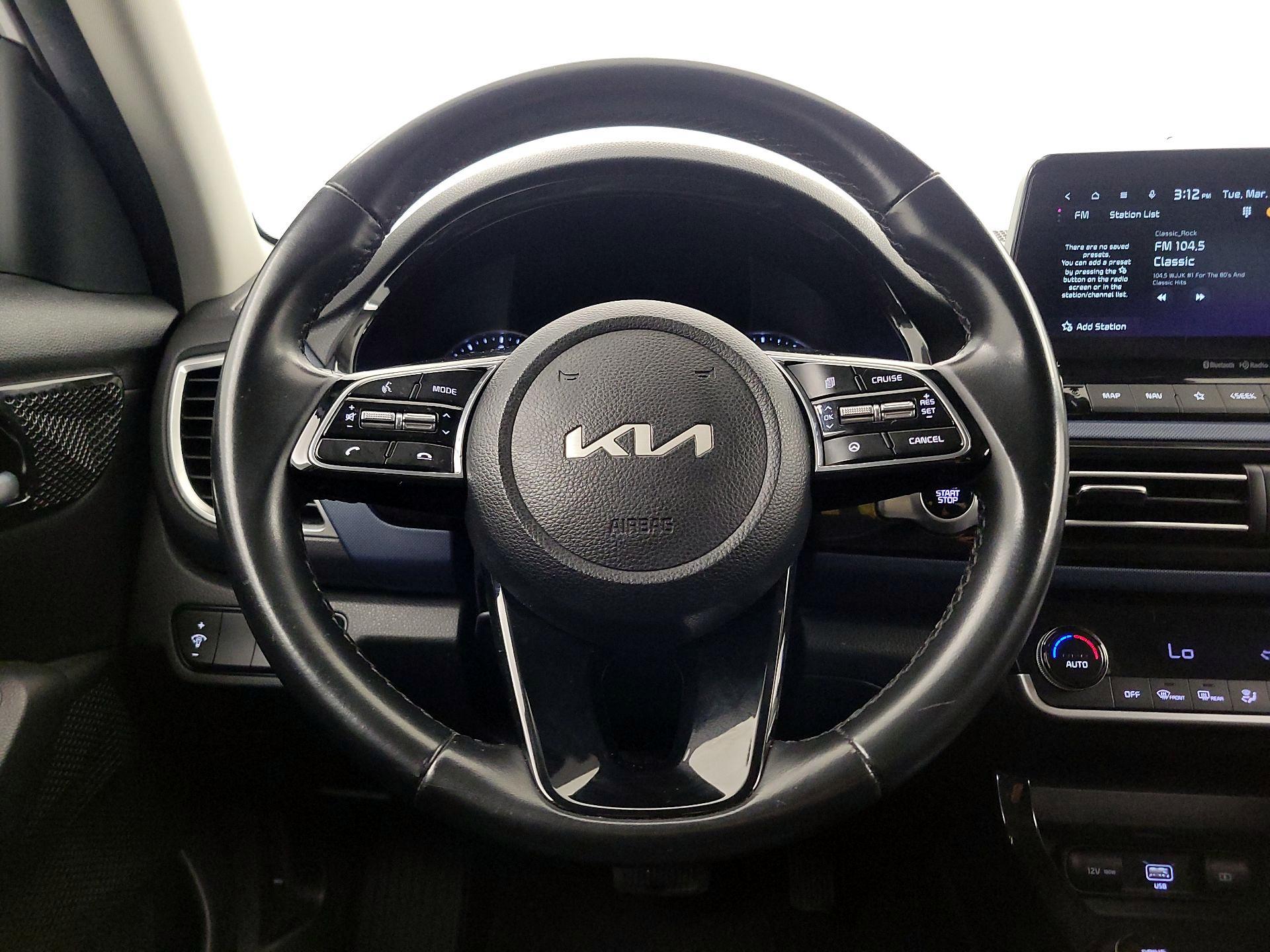 Thumbnail: 2023 Kia Seltos - 10