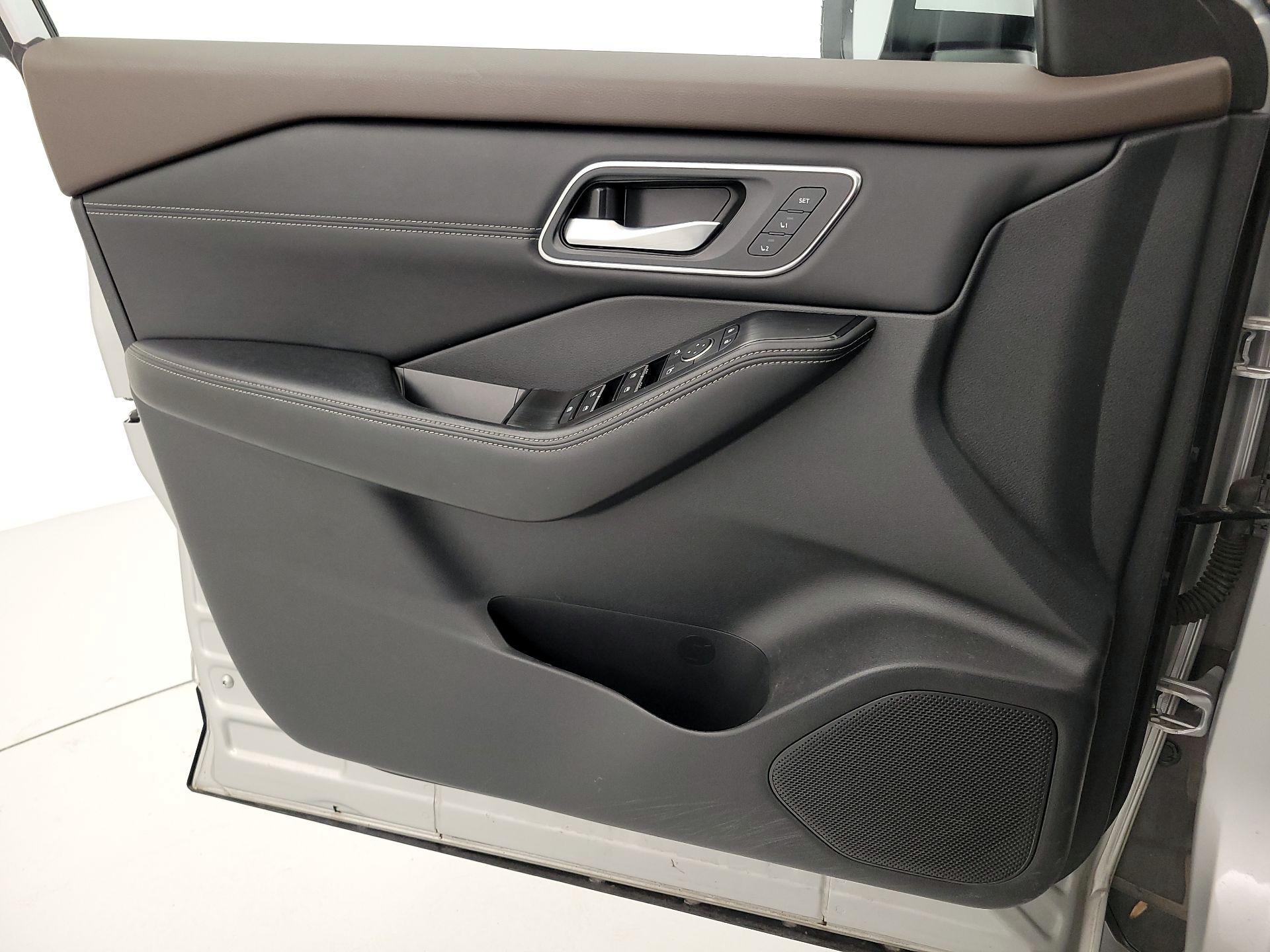 Thumbnail: 2021 Nissan Rogue - 12