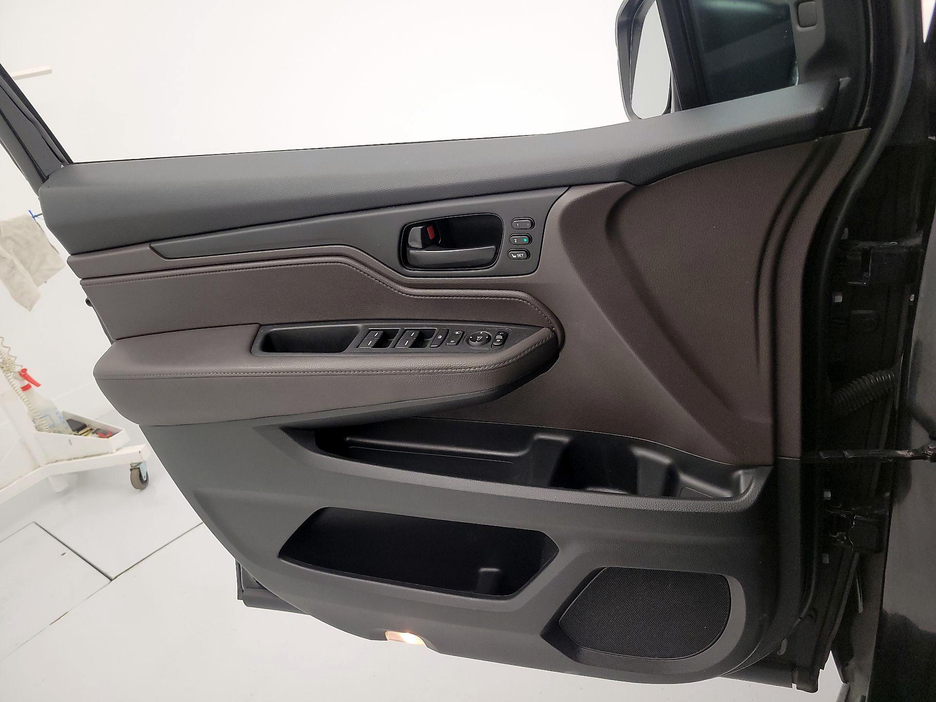 Thumbnail: 2018 Honda Odyssey - 12