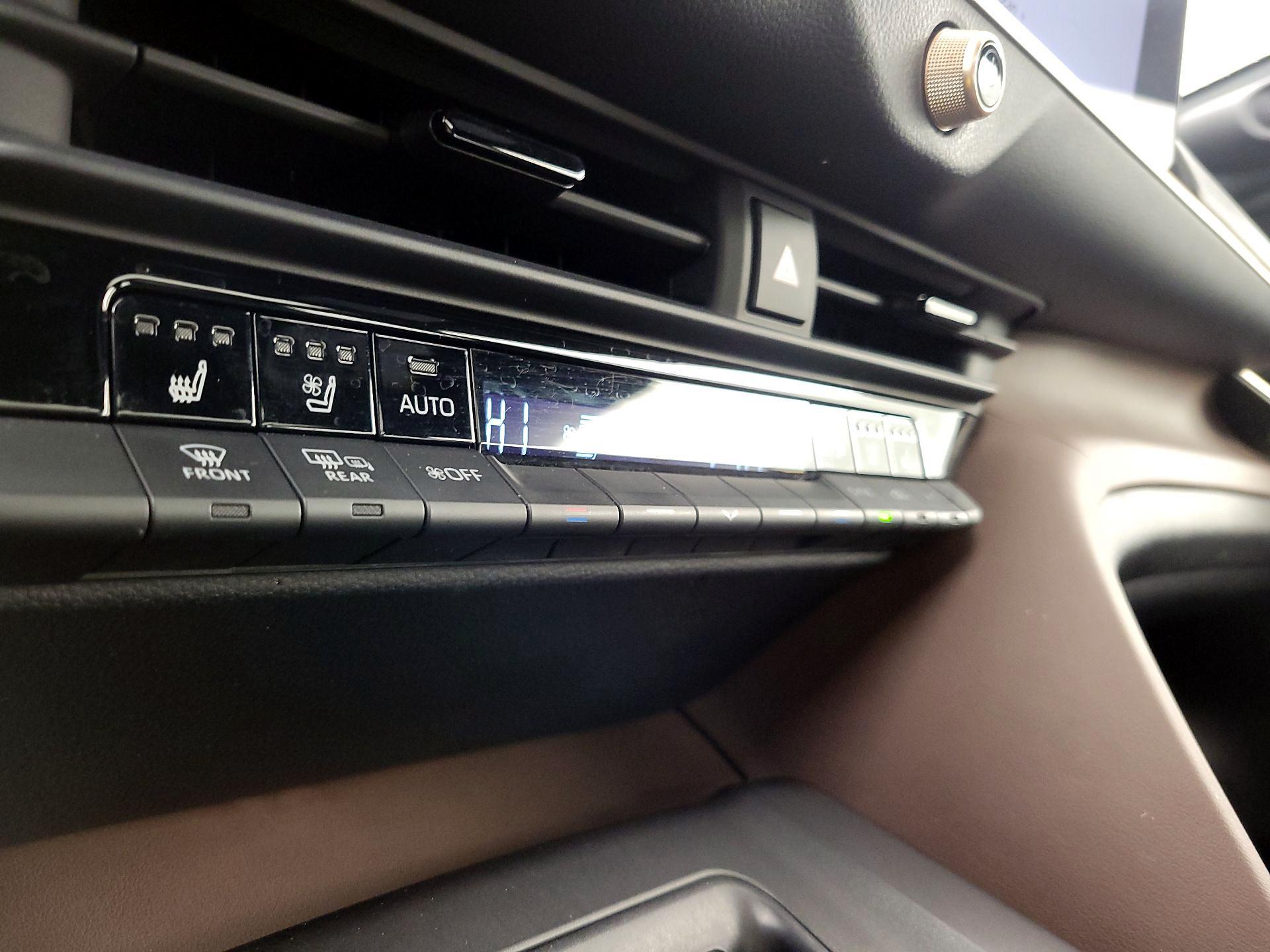 Thumbnail: 2023 Toyota Crown - 16