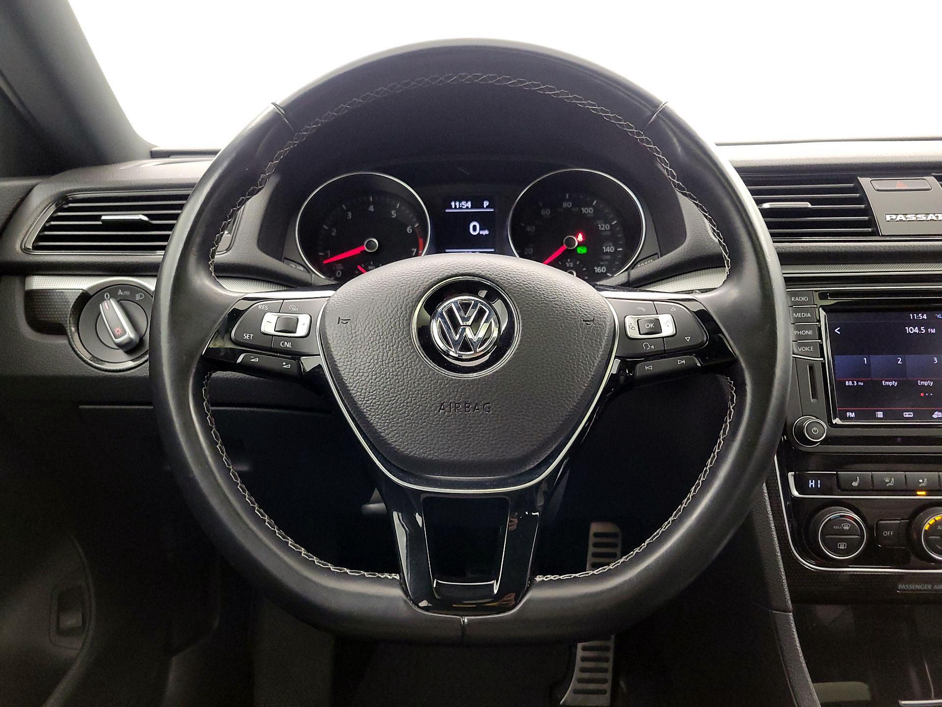 Thumbnail: 2018 Volkswagen Passat - 10