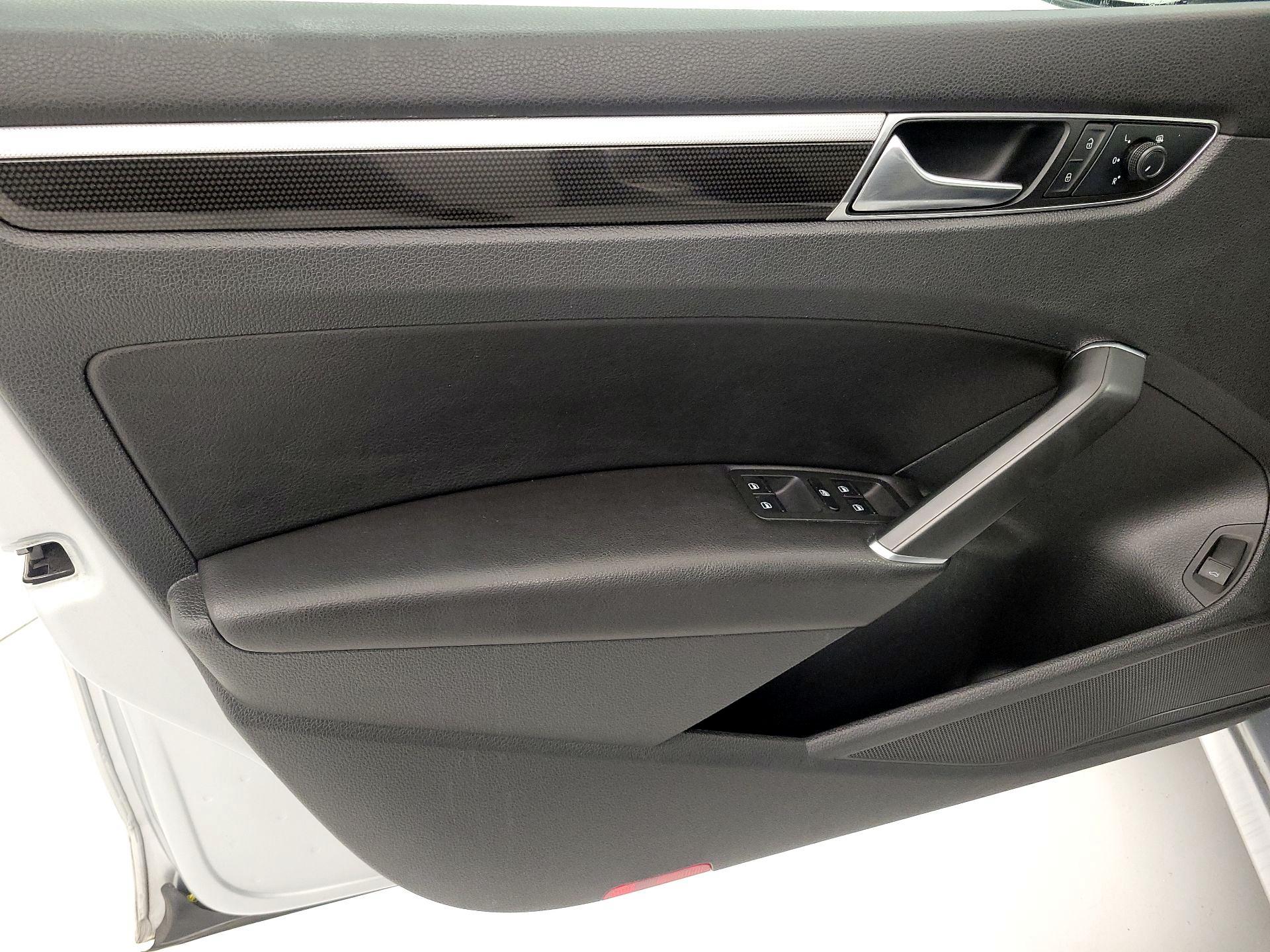 Thumbnail: 2018 Volkswagen Passat - 12