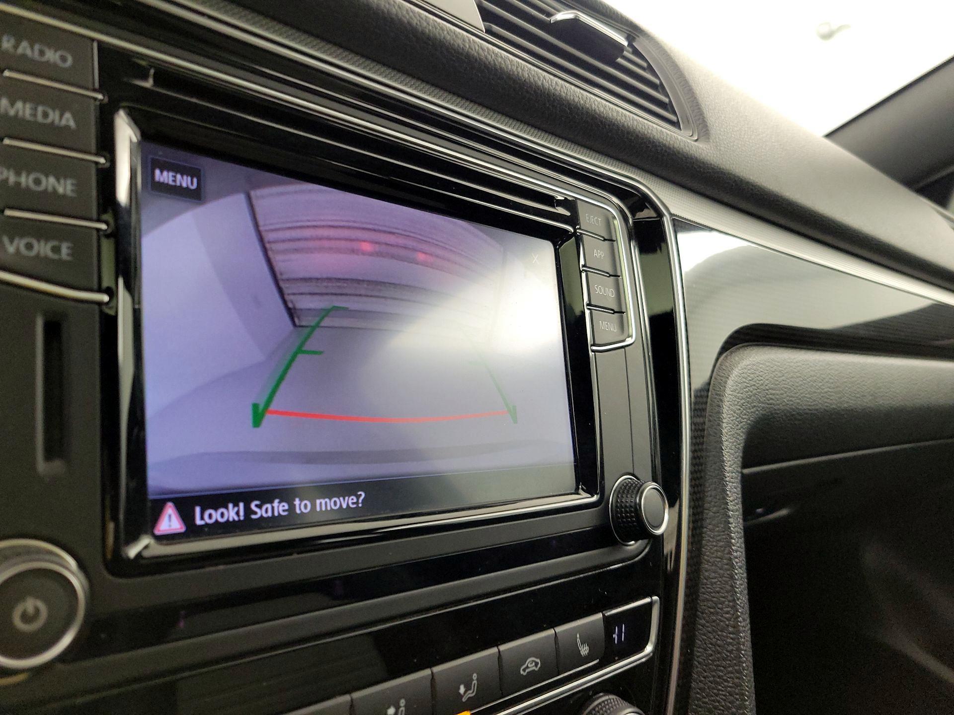 Thumbnail: 2018 Volkswagen Passat - 14