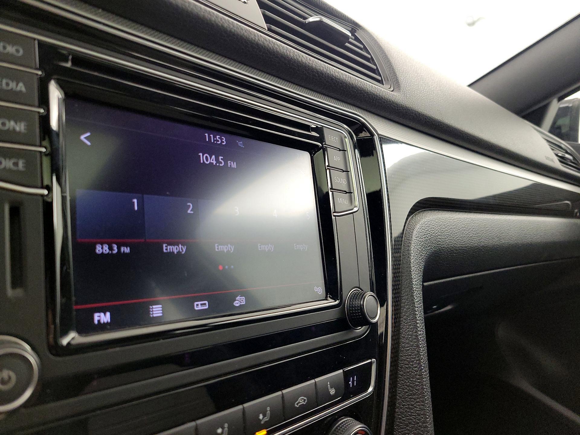 Thumbnail: 2018 Volkswagen Passat - 15