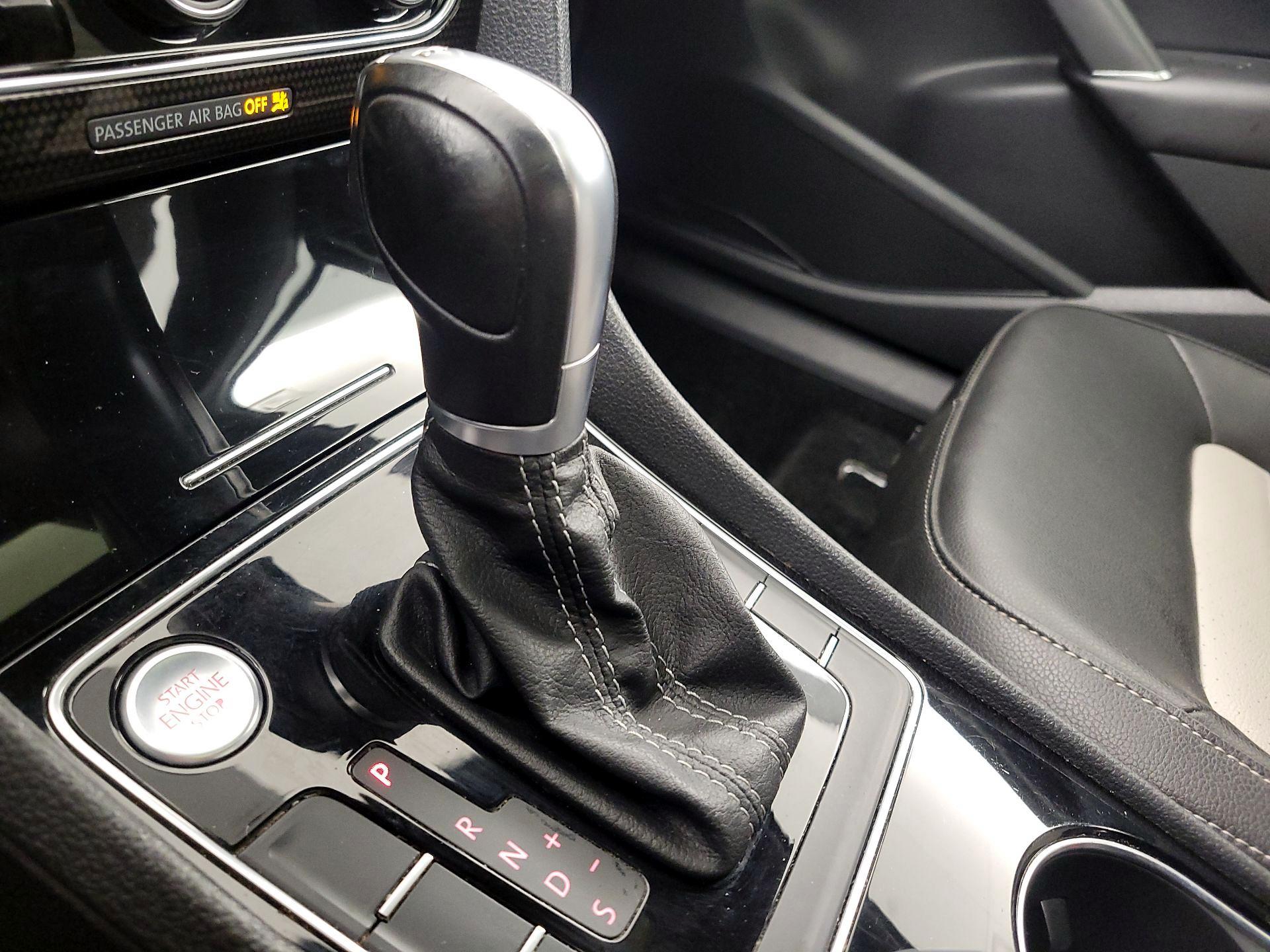 Thumbnail: 2018 Volkswagen Passat - 17