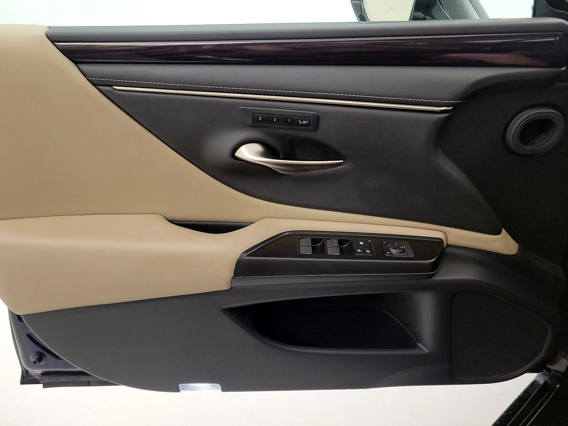 Thumbnail: 2019 Lexus ES - 12