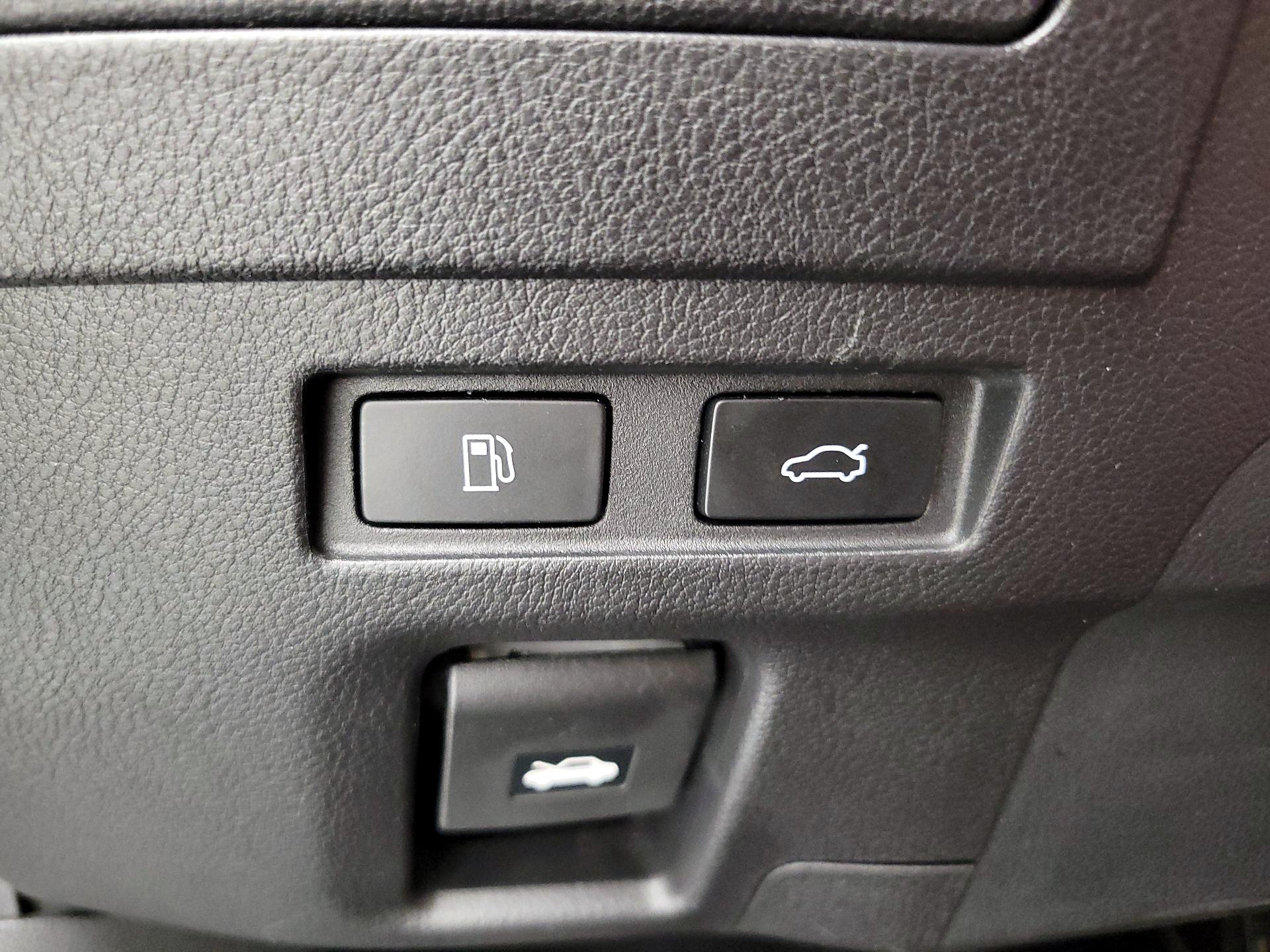 Thumbnail: 2019 Lexus ES - 13