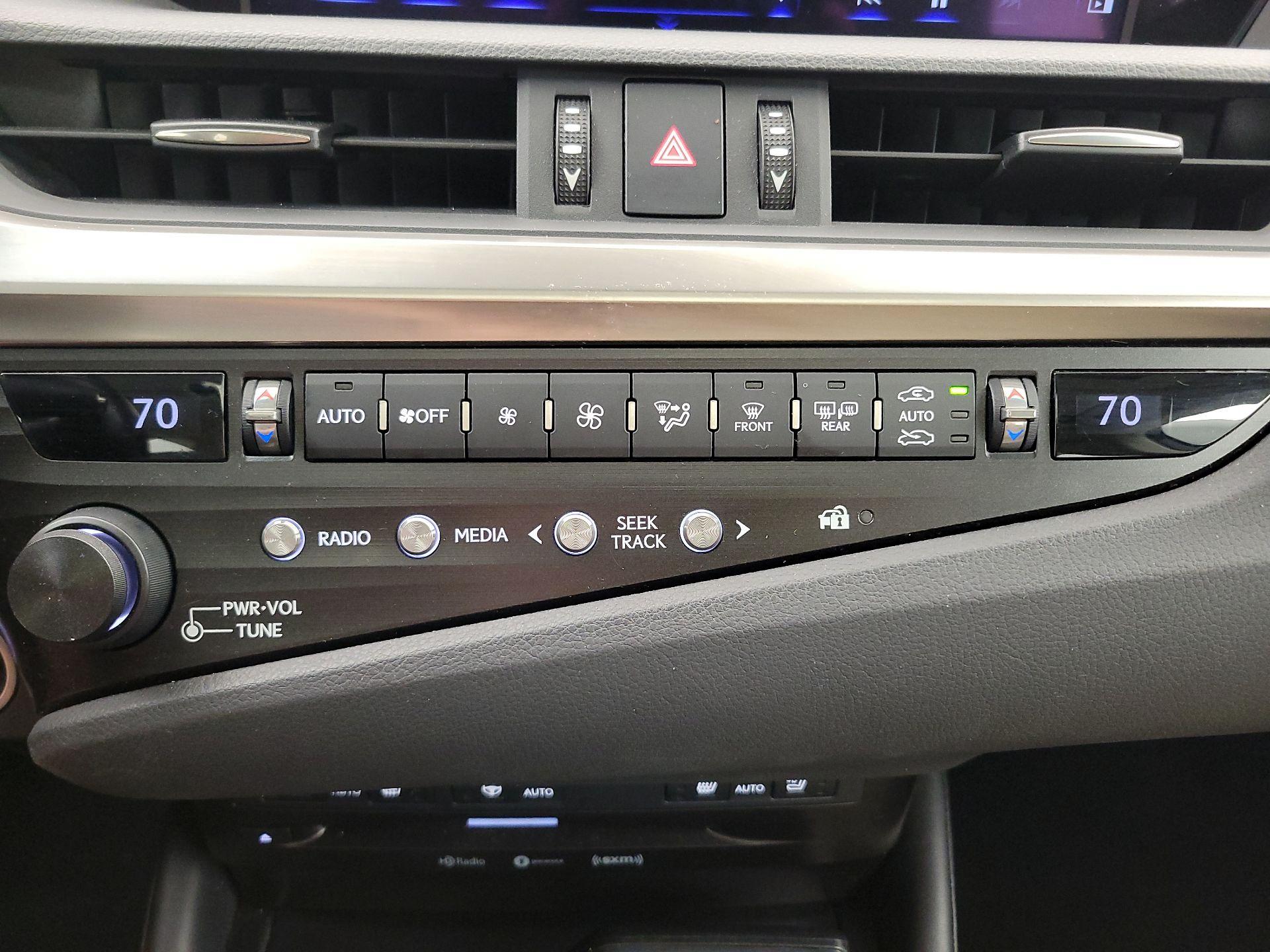 Thumbnail: 2019 Lexus ES - 17