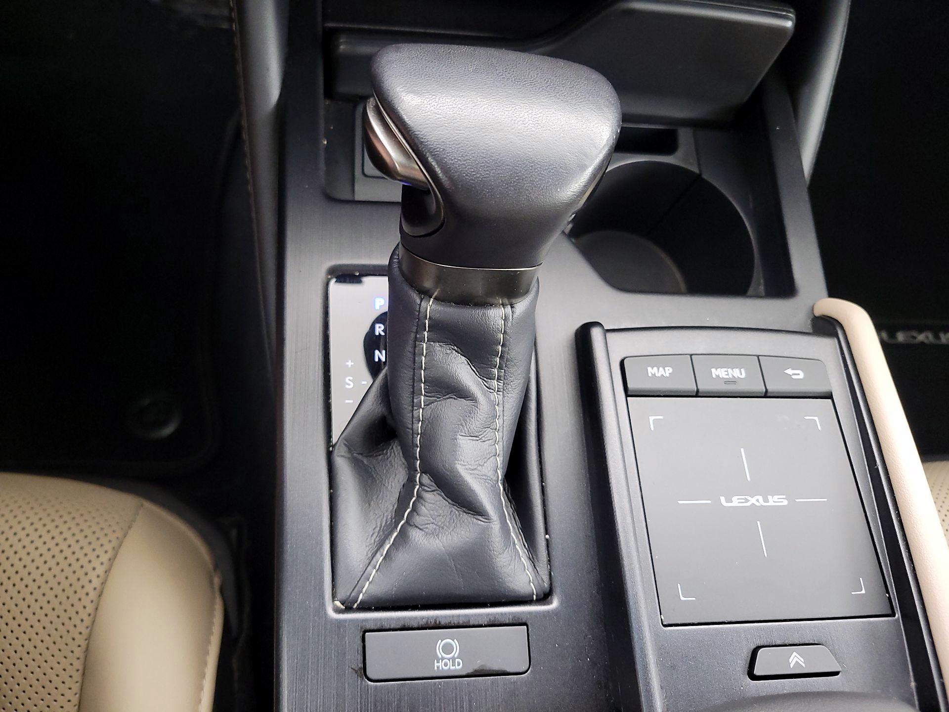 Thumbnail: 2019 Lexus ES - 18