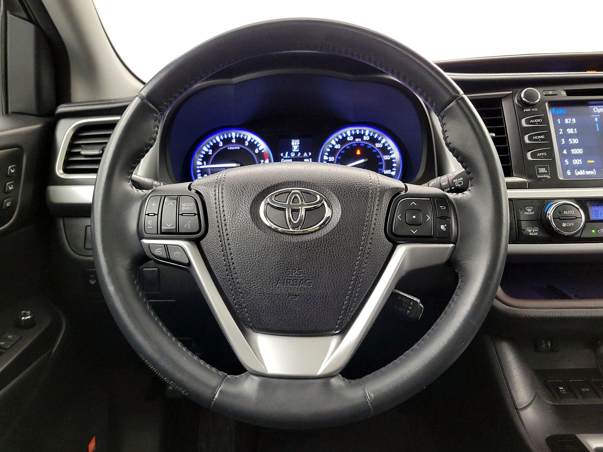 Thumbnail: 2016 Toyota Highlander - 10