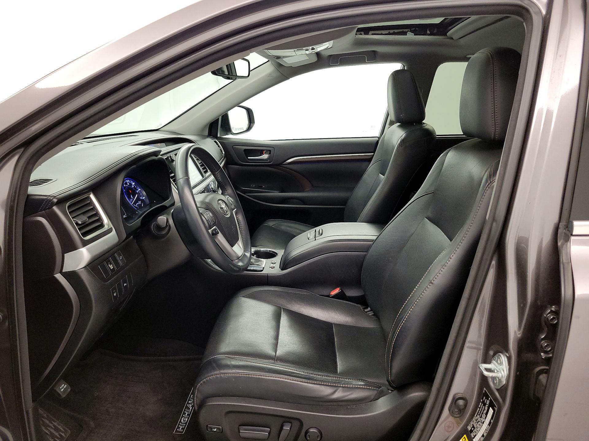 Thumbnail: 2016 Toyota Highlander - 11