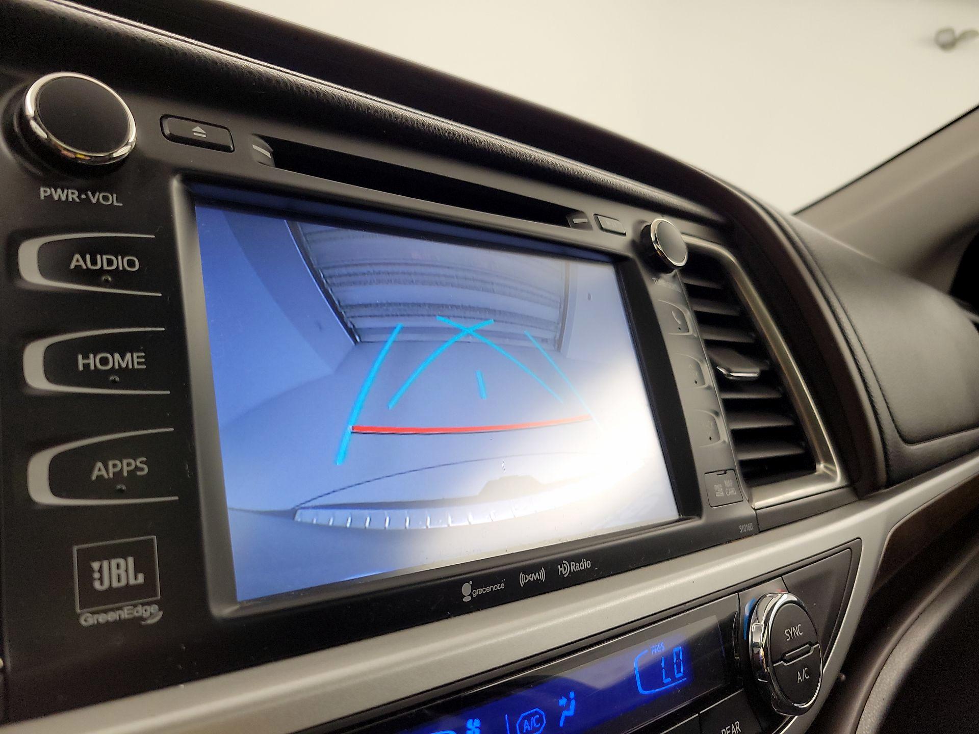 Thumbnail: 2016 Toyota Highlander - 15