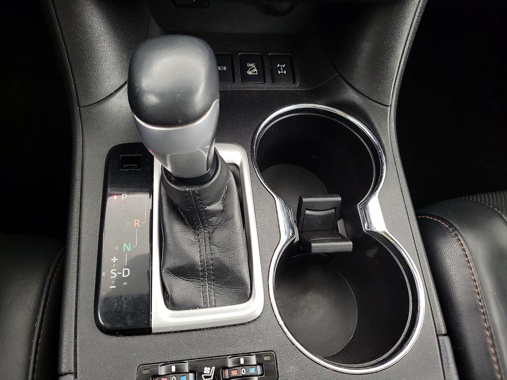 Thumbnail: 2016 Toyota Highlander - 18