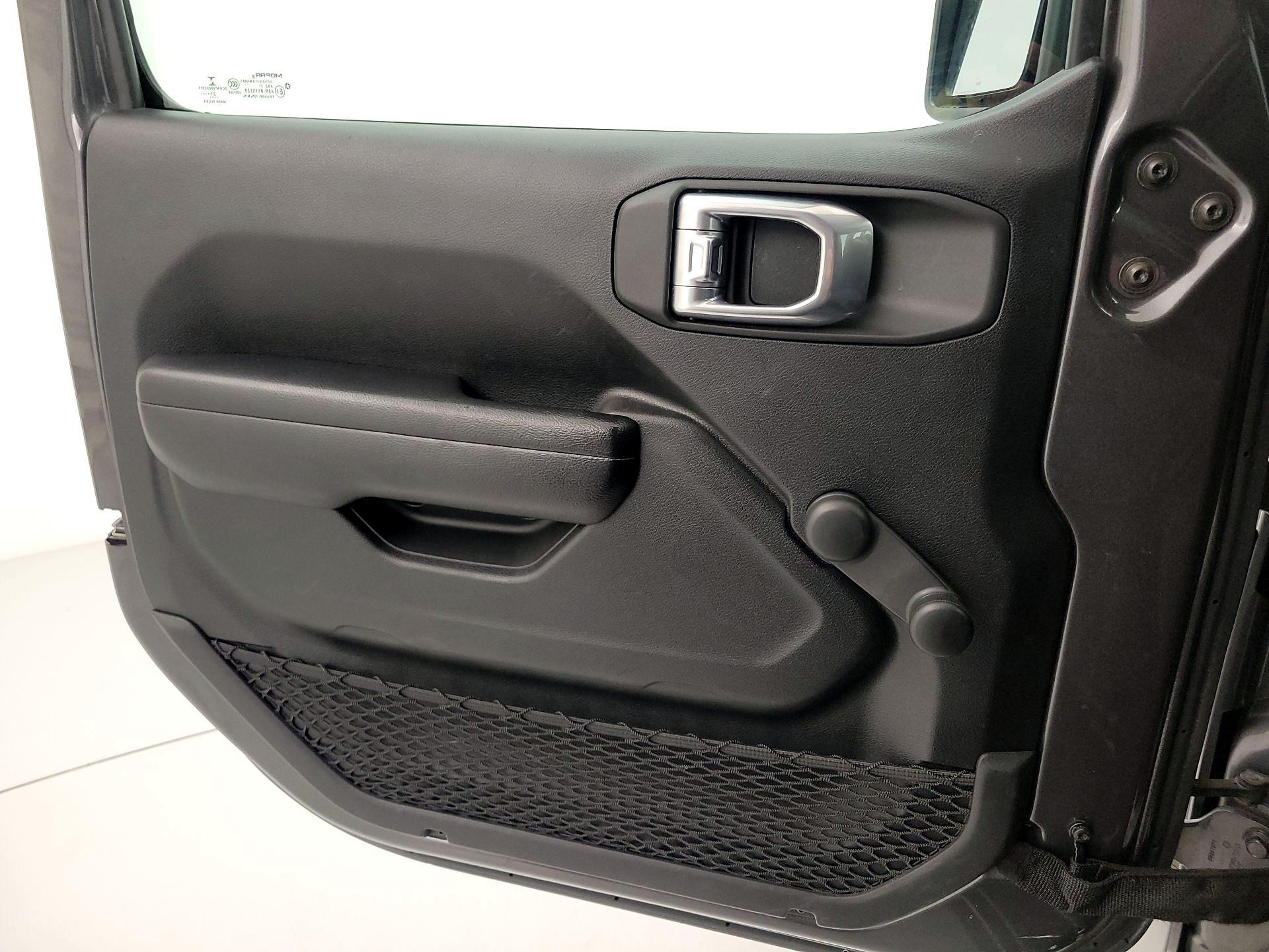 Thumbnail: 2021 Jeep Gladiator - 12