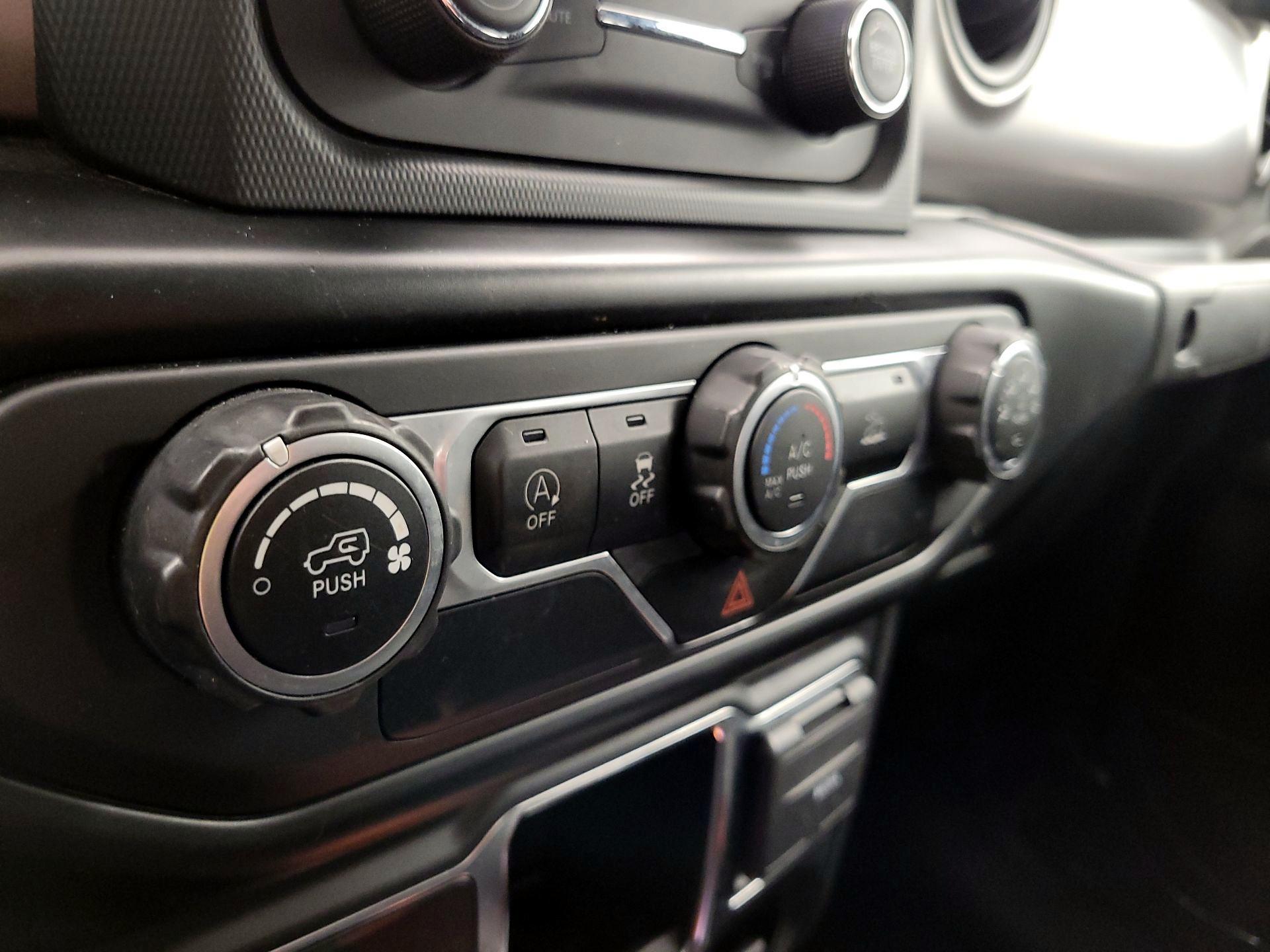 Thumbnail: 2021 Jeep Gladiator - 16