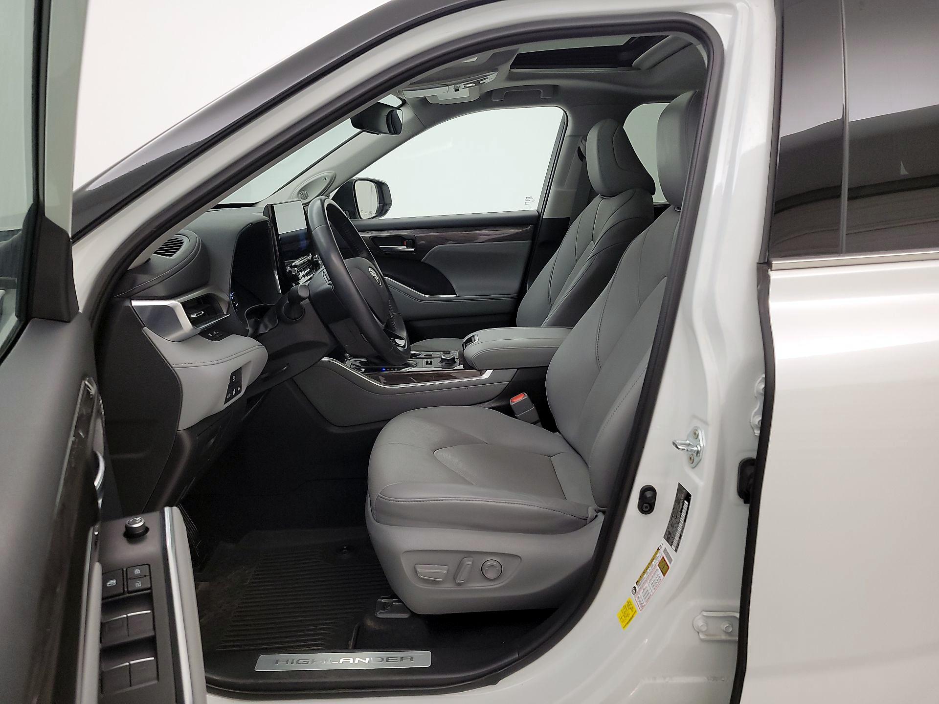 Thumbnail: 2021 Toyota Highlander - 11