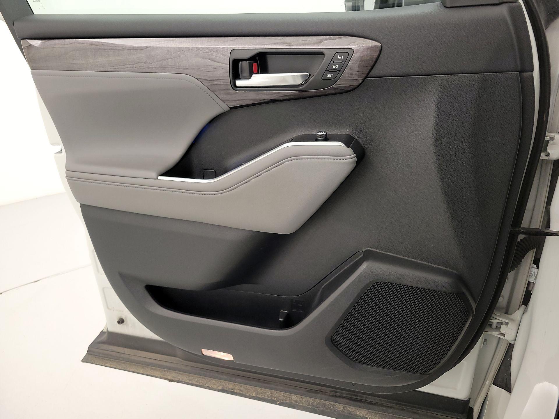 Thumbnail: 2021 Toyota Highlander - 12