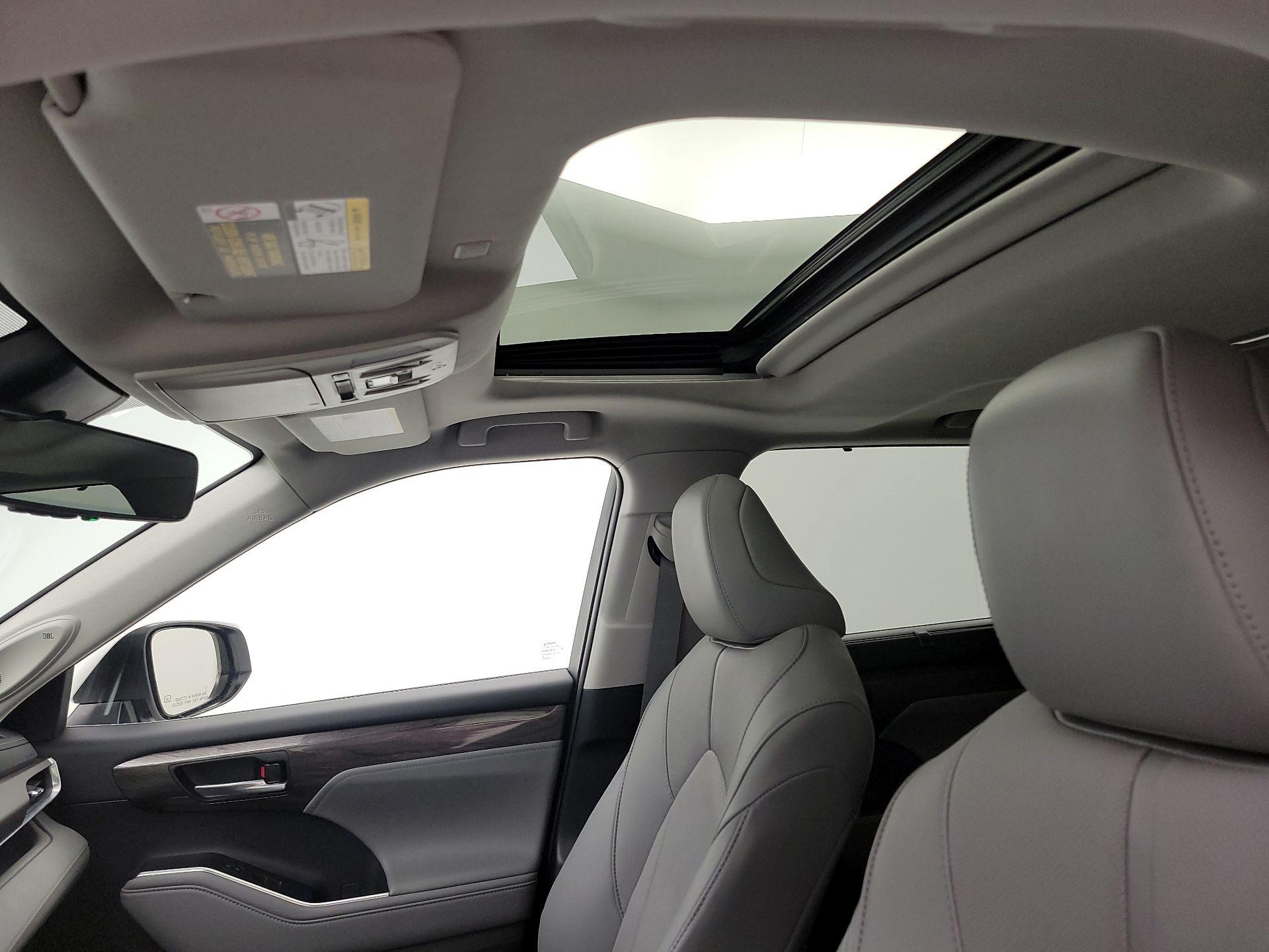 Thumbnail: 2021 Toyota Highlander - 20