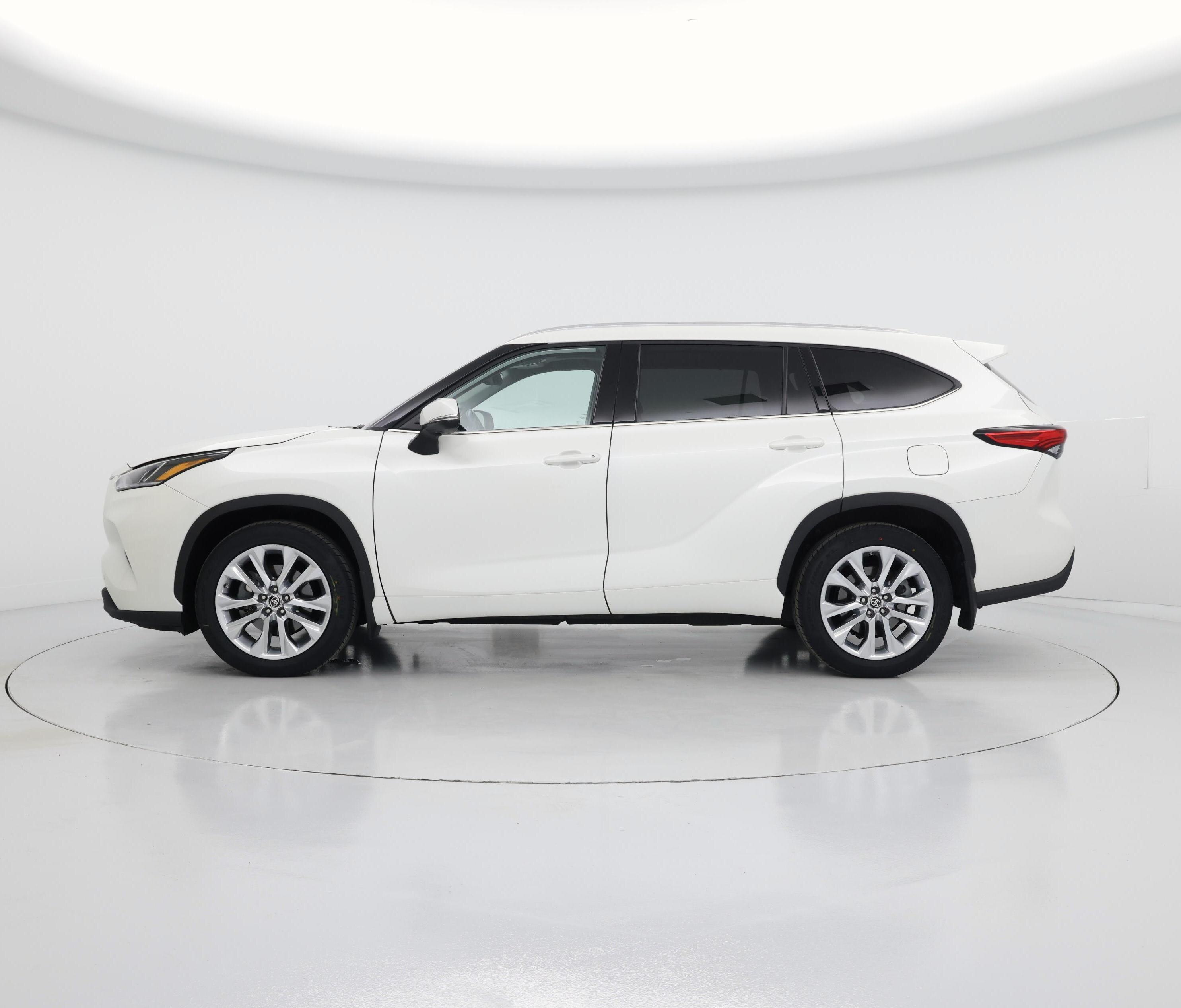 Thumbnail: 2021 Toyota Highlander - 3