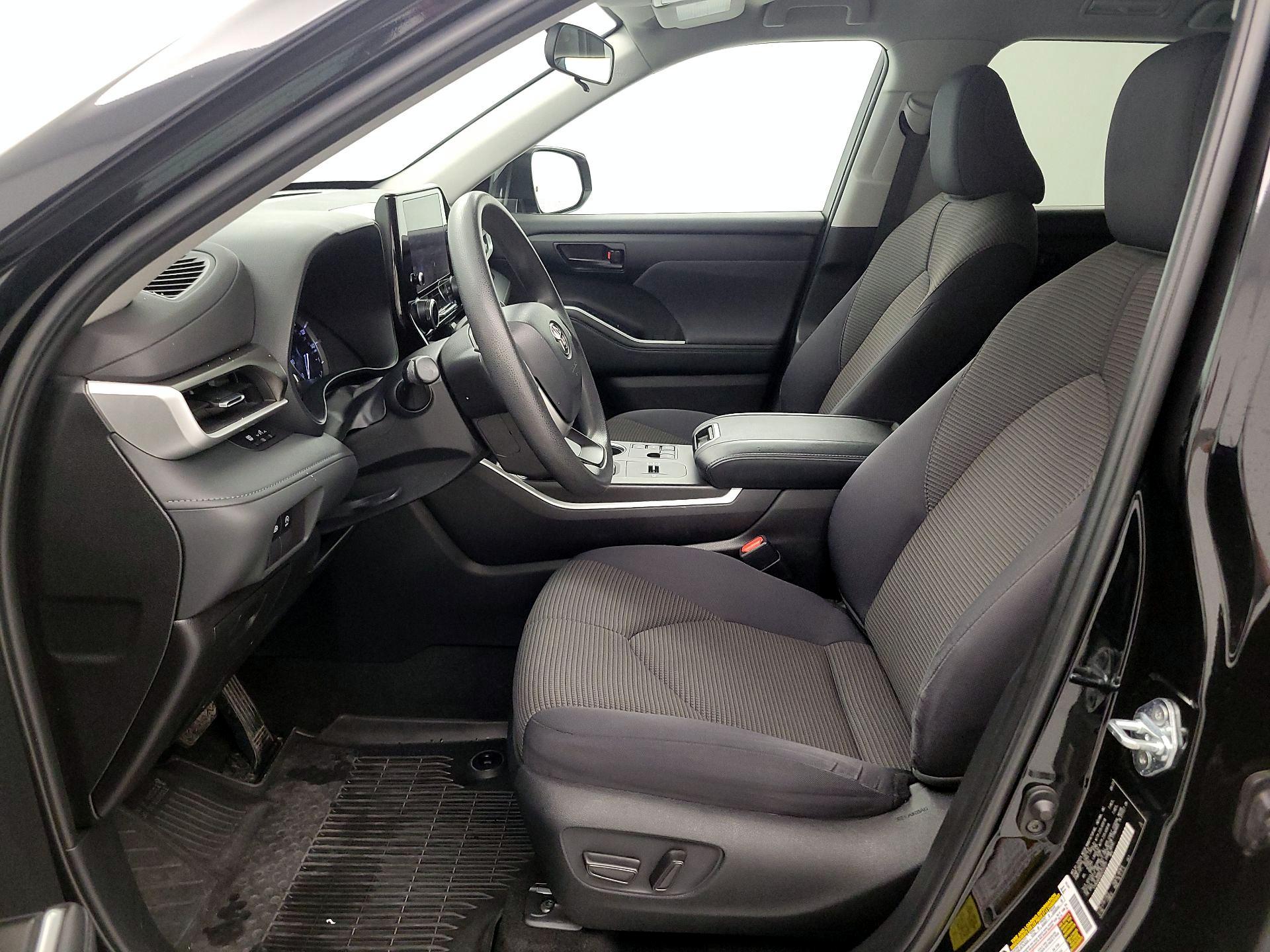 Thumbnail: 2023 Toyota Highlander - 11