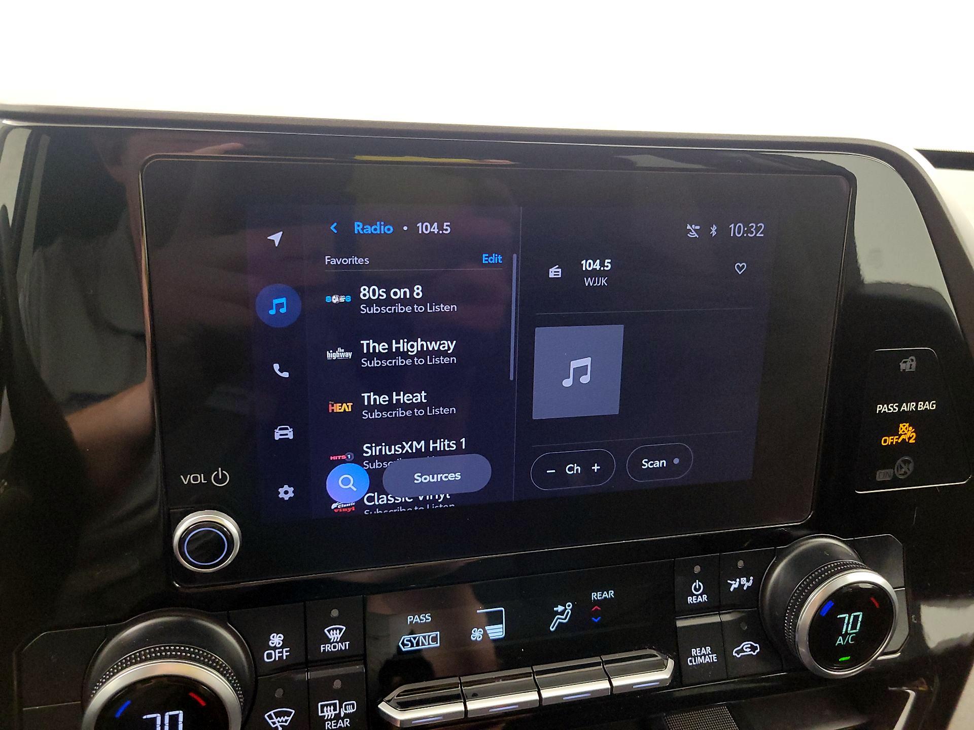 Thumbnail: 2023 Toyota Highlander - 15