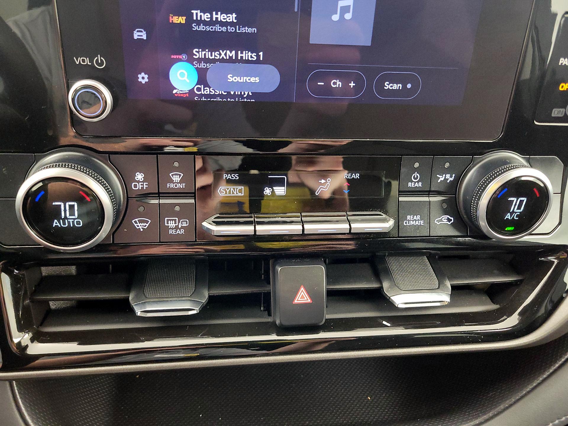 Thumbnail: 2023 Toyota Highlander - 16