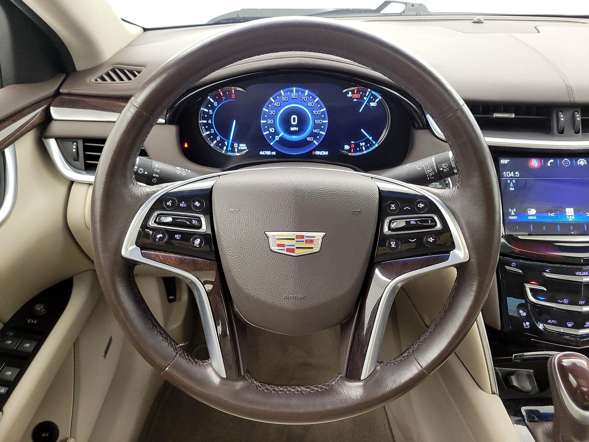 Thumbnail: 2016 Cadillac XTS - 10