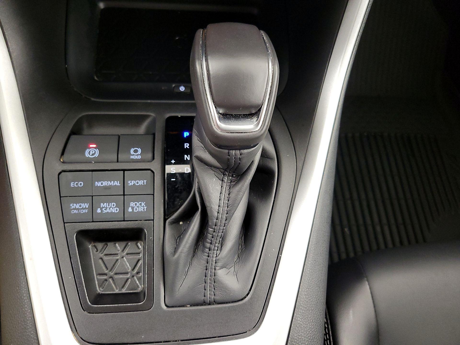 Thumbnail: 2023 Toyota RAV4 - 17