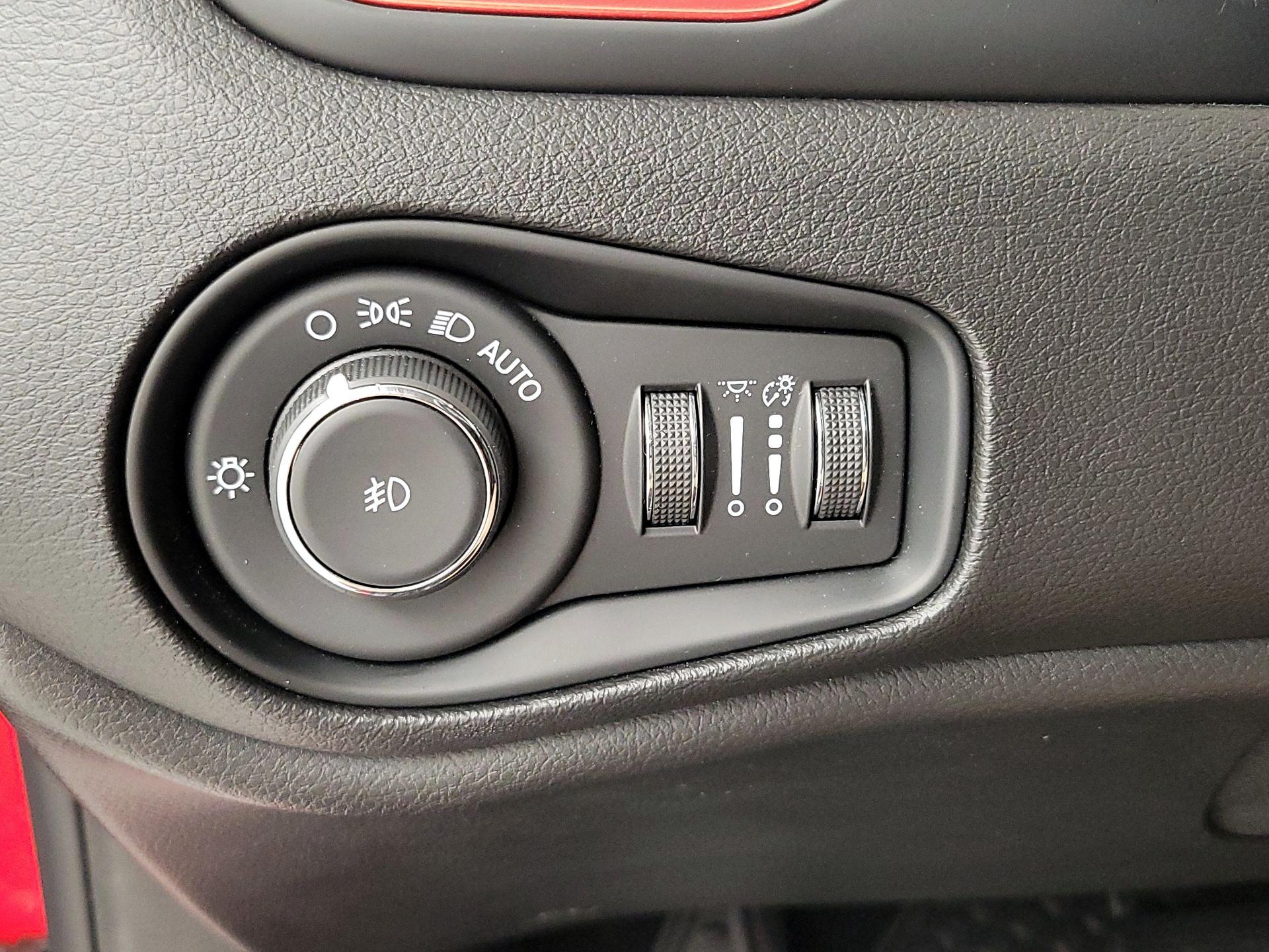 Thumbnail: 2020 Jeep Renegade - 13