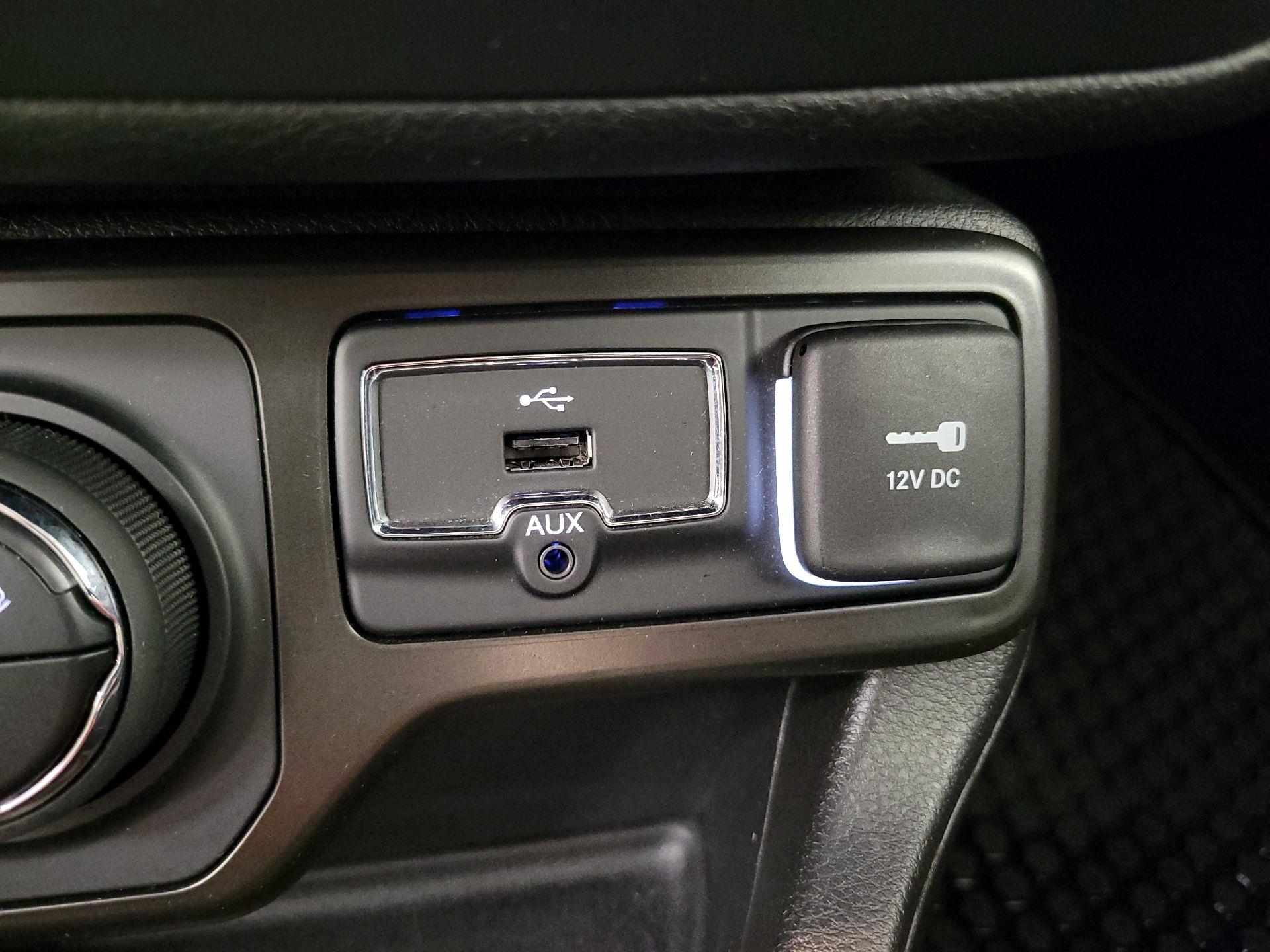 Thumbnail: 2020 Jeep Renegade - 18