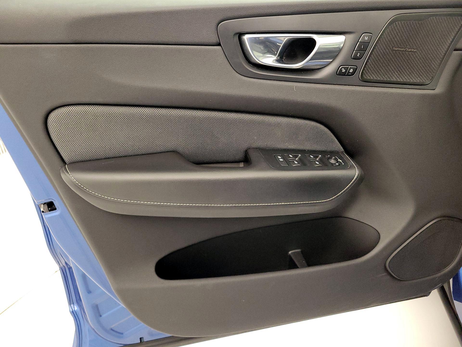 Thumbnail: 2020 Volvo XC60 - 12