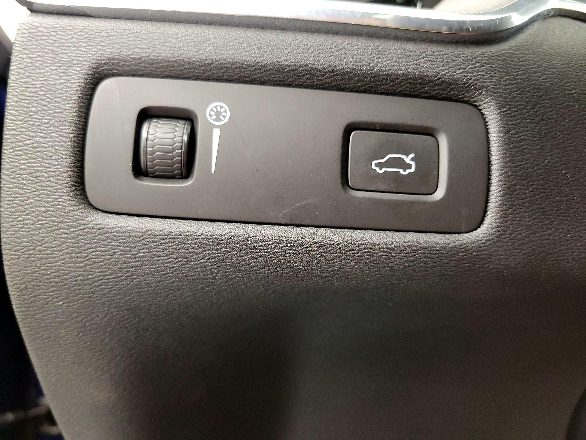 Thumbnail: 2020 Volvo XC60 - 13