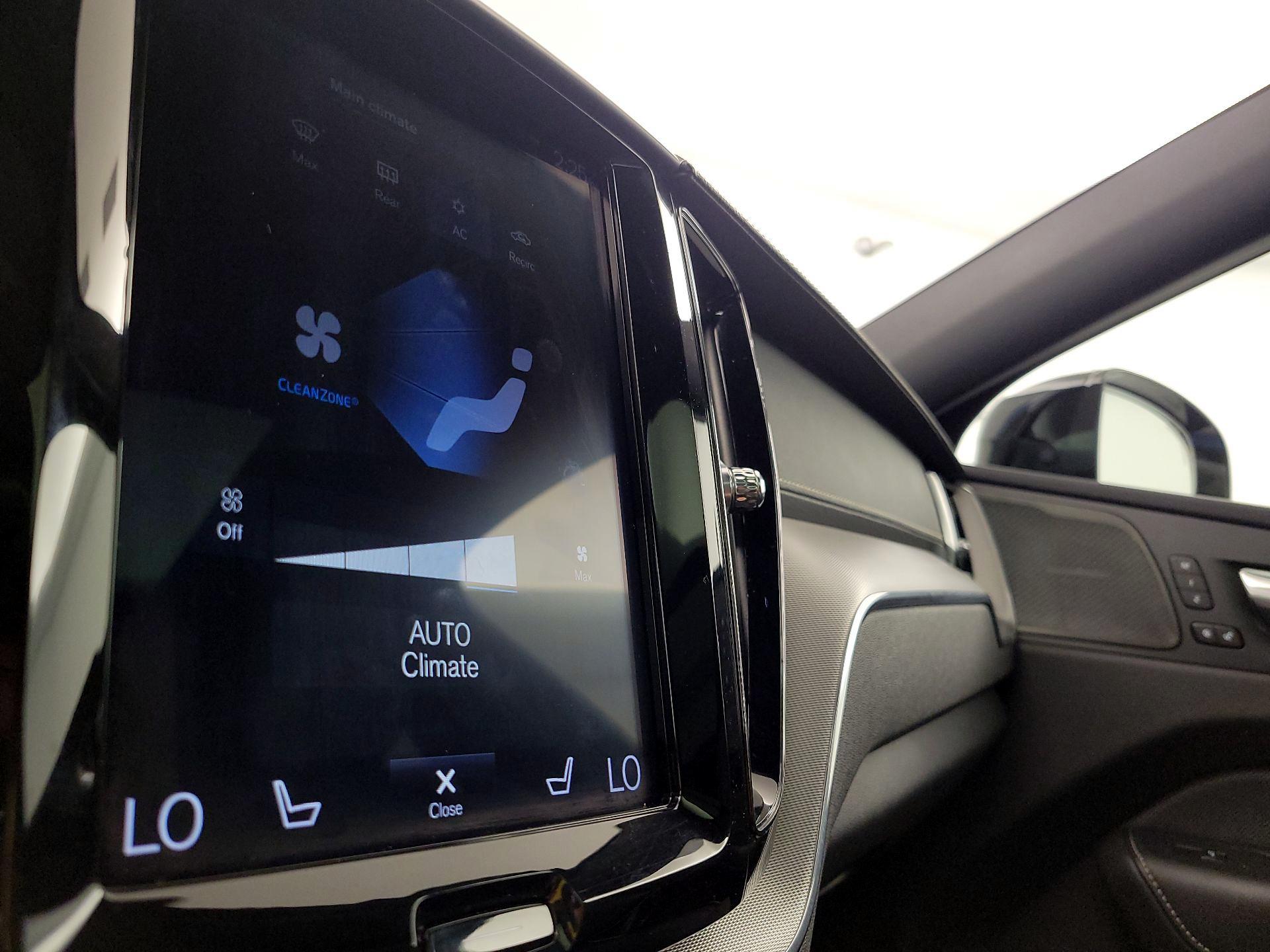 Thumbnail: 2020 Volvo XC60 - 17