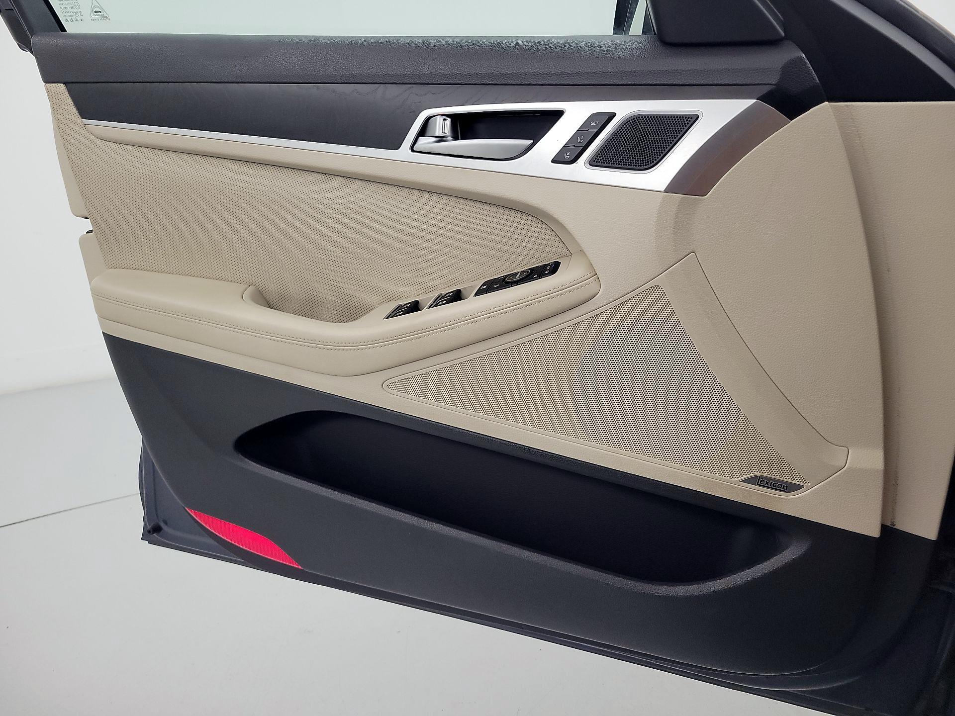 Thumbnail: 2017 Genesis G80 - 12