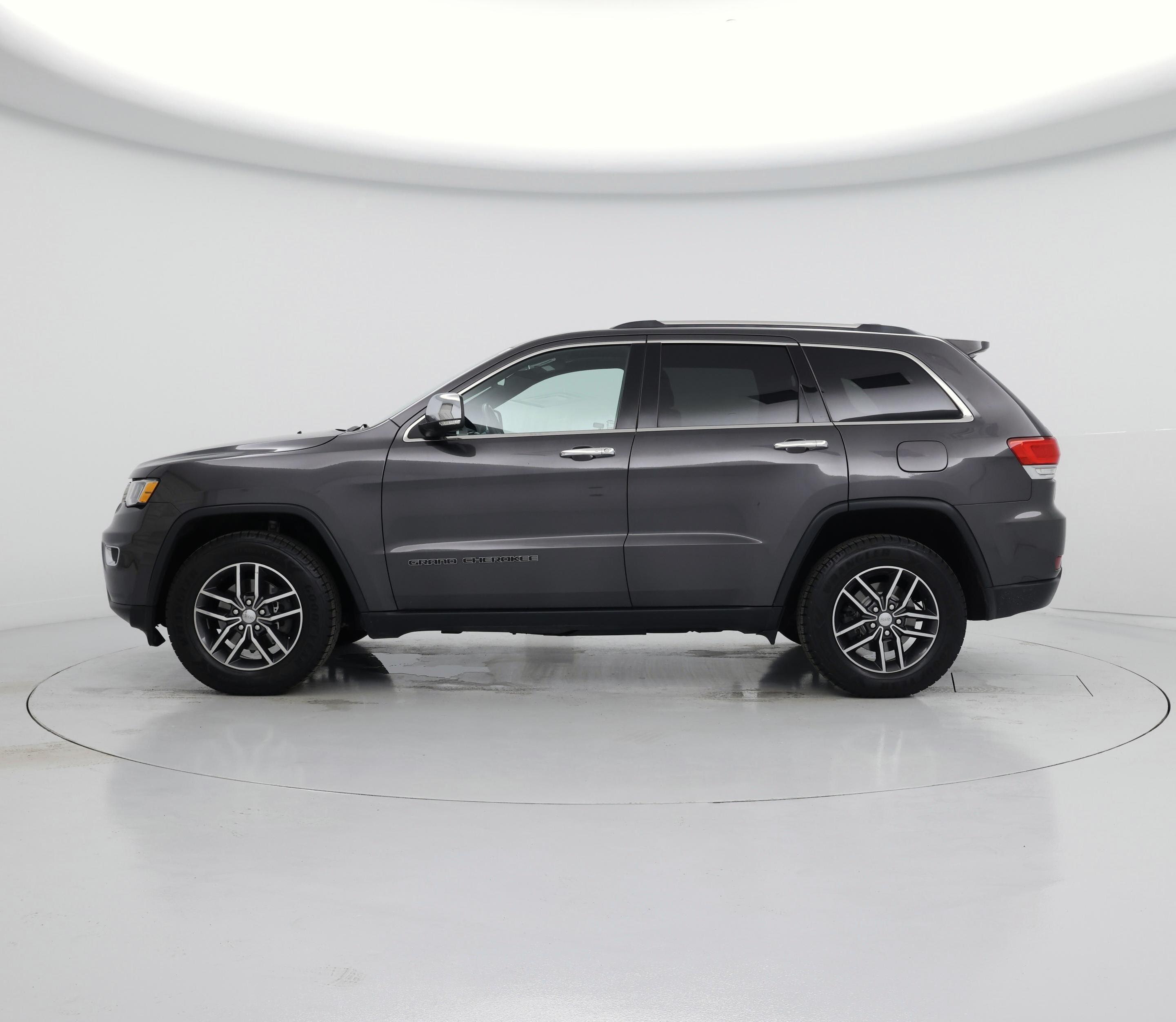 Thumbnail: 2018 Jeep Grand Cherokee - 3