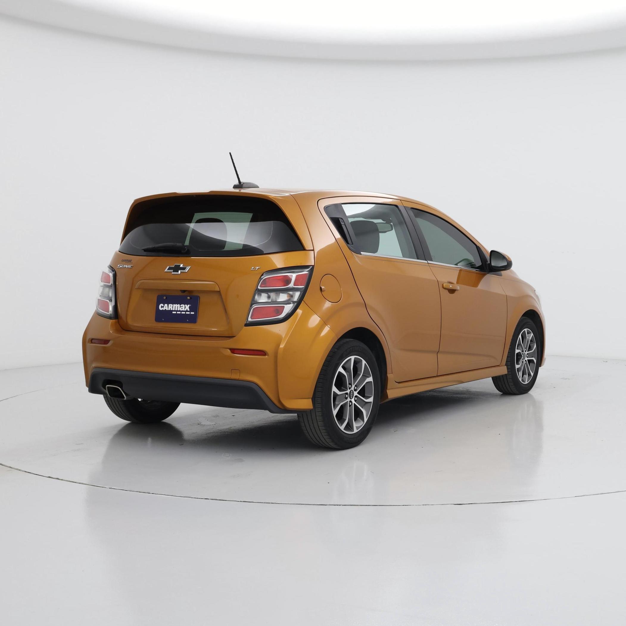 Thumbnail: 2018 Chevrolet Sonic - 8